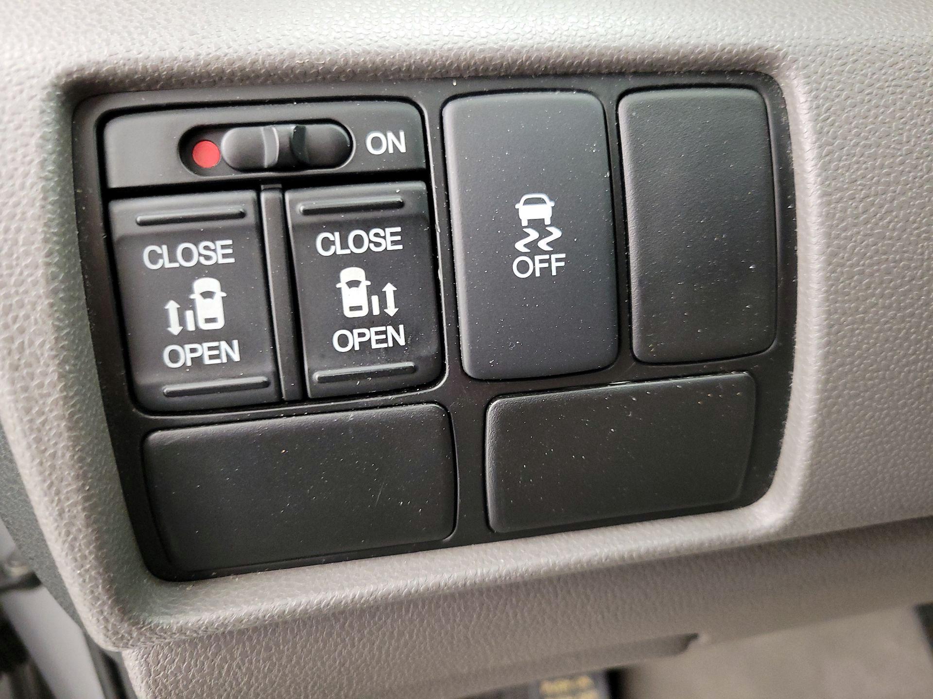 Thumbnail: 2015 Honda Odyssey - 13