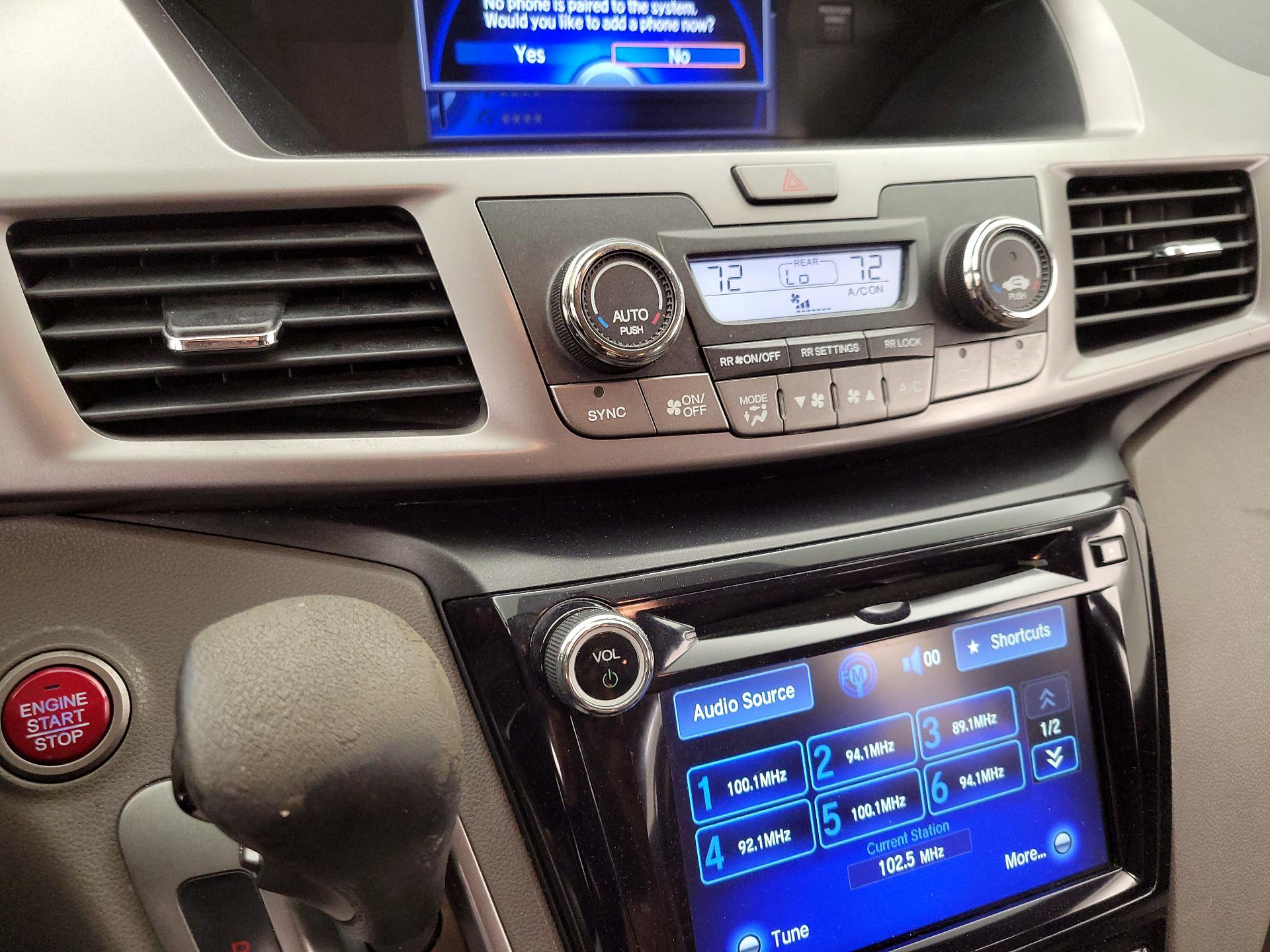 Thumbnail: 2015 Honda Odyssey - 16
