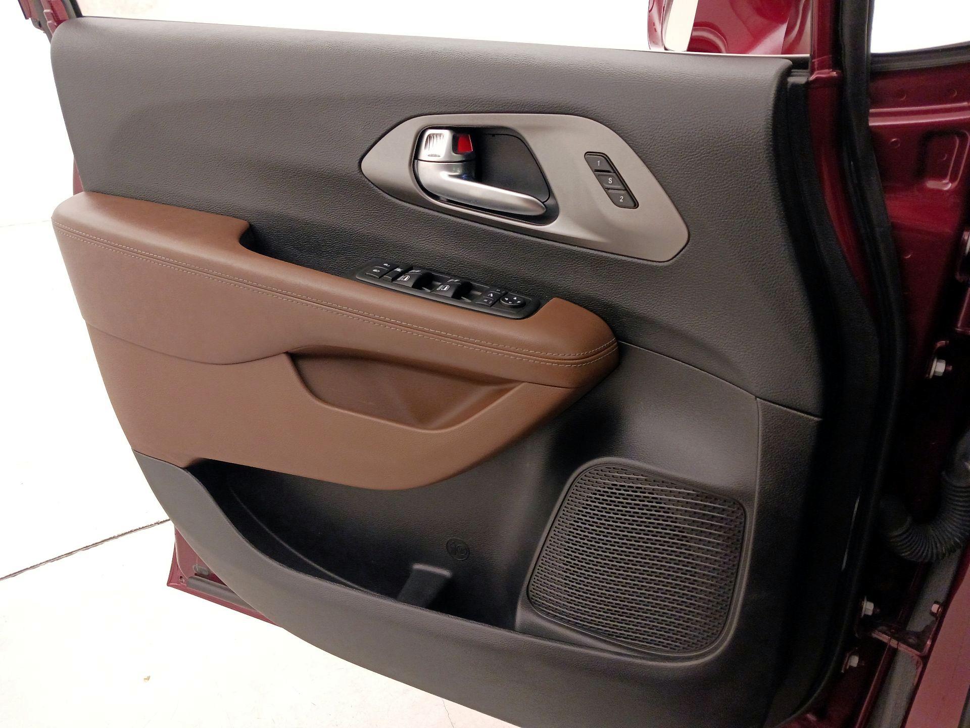 Thumbnail: 2019 Chrysler Pacifica - 12