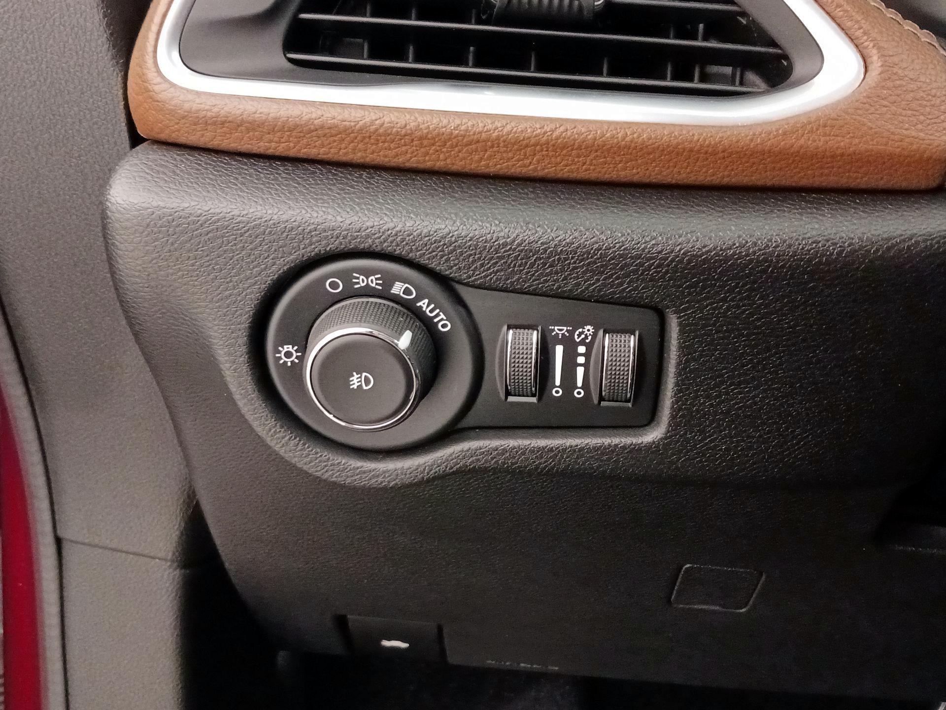 Thumbnail: 2019 Chrysler Pacifica - 13