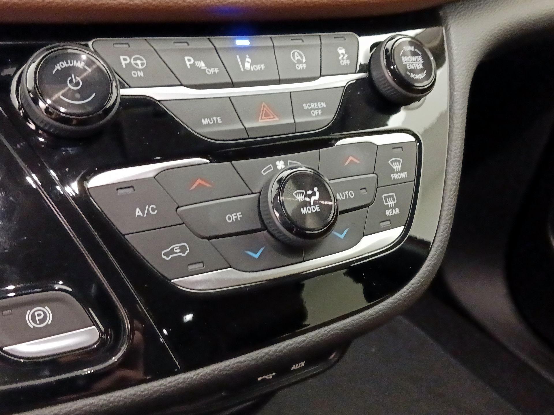 Thumbnail: 2019 Chrysler Pacifica - 17