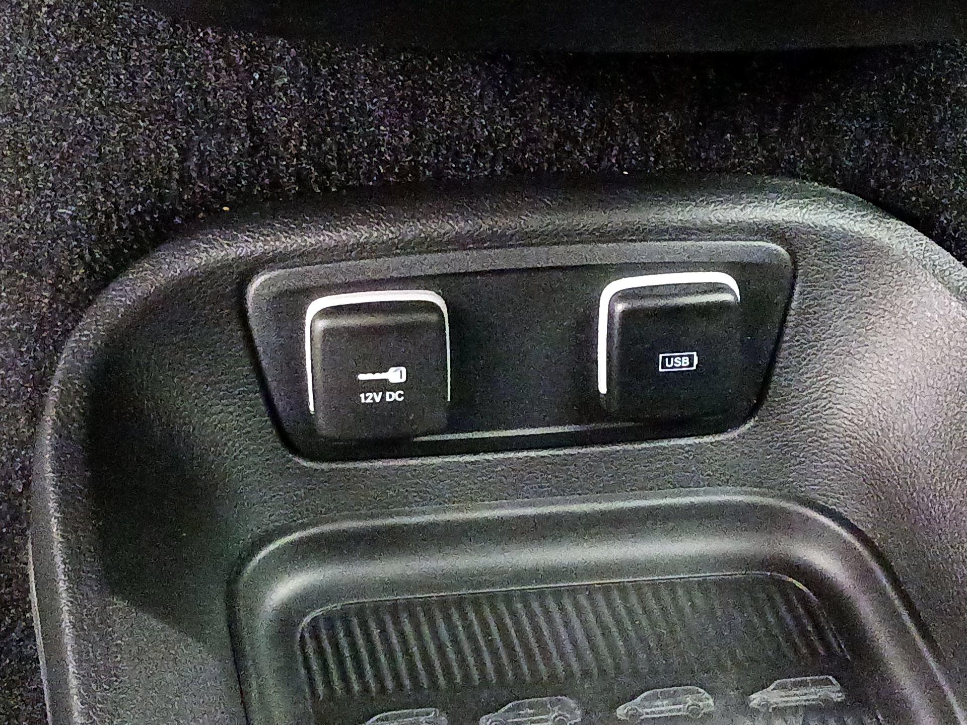Thumbnail: 2019 Chrysler Pacifica - 19
