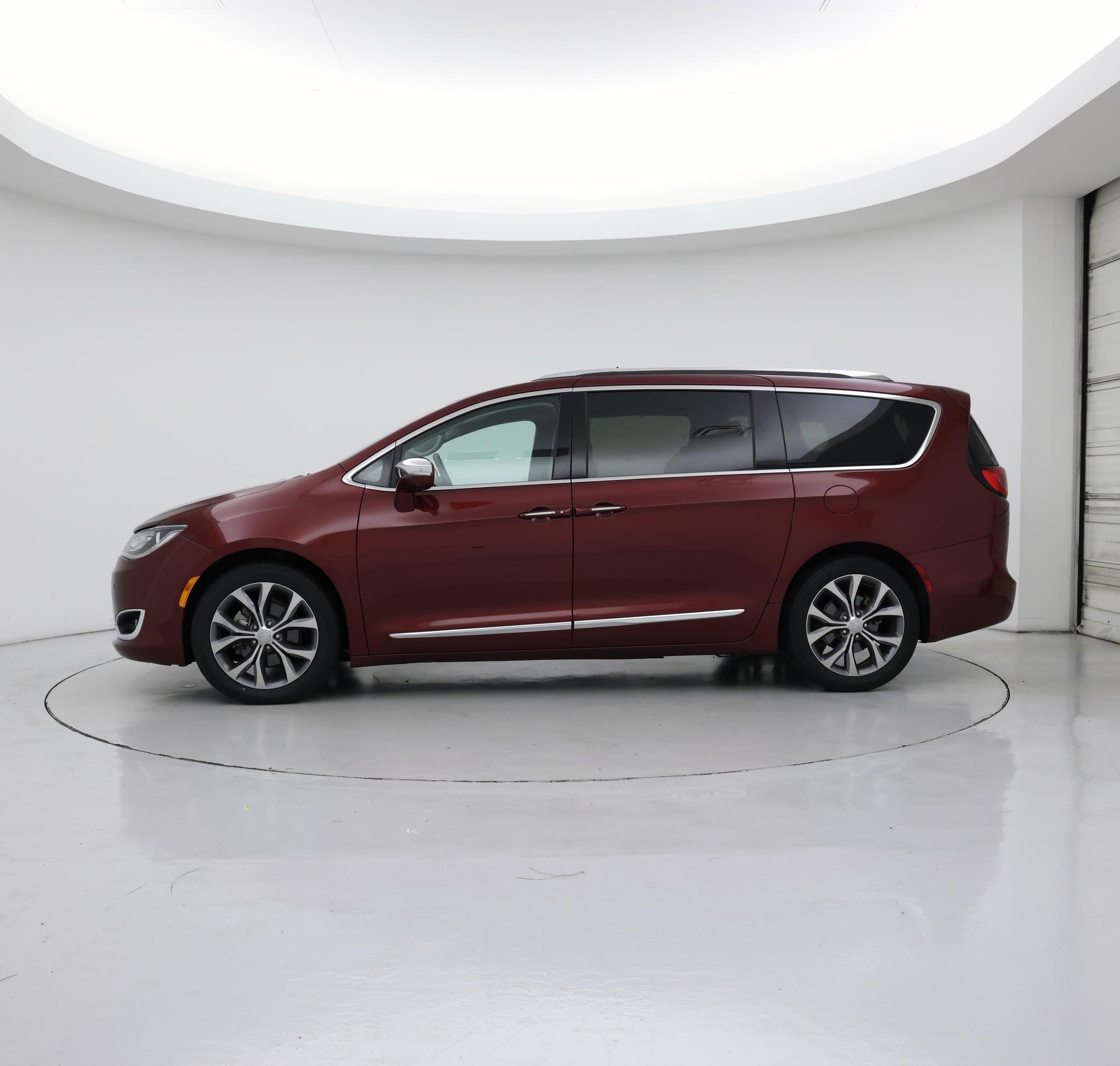 Thumbnail: 2019 Chrysler Pacifica - 3