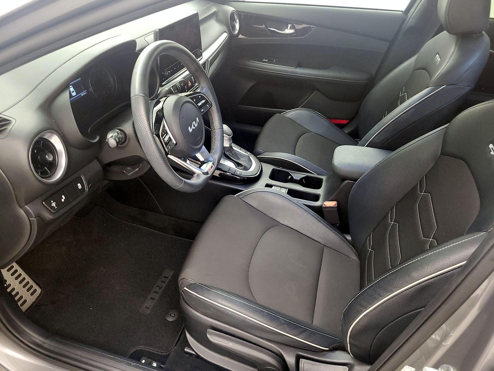 Thumbnail: 2022 Kia Forte - 11