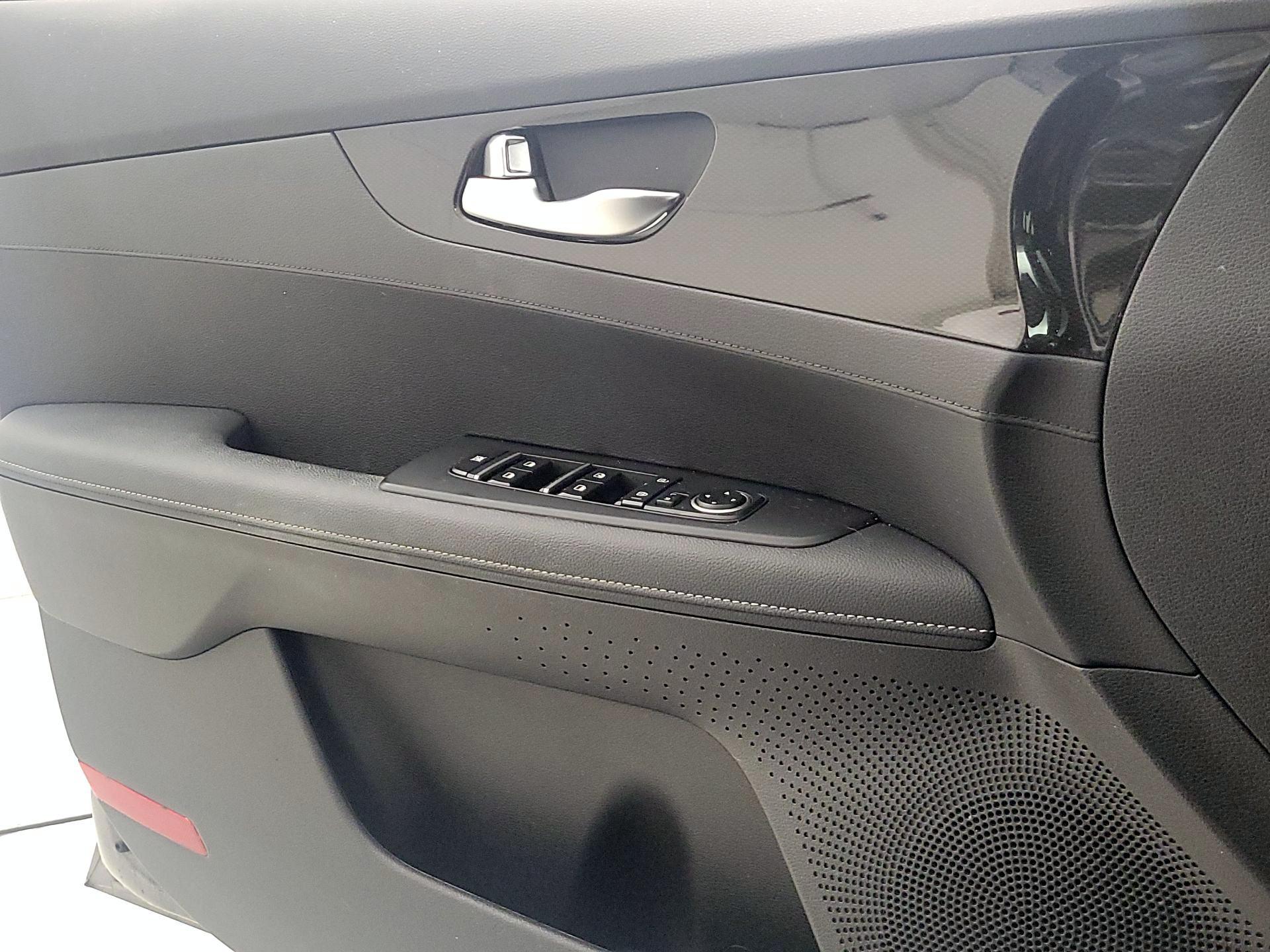 Thumbnail: 2022 Kia Forte - 12