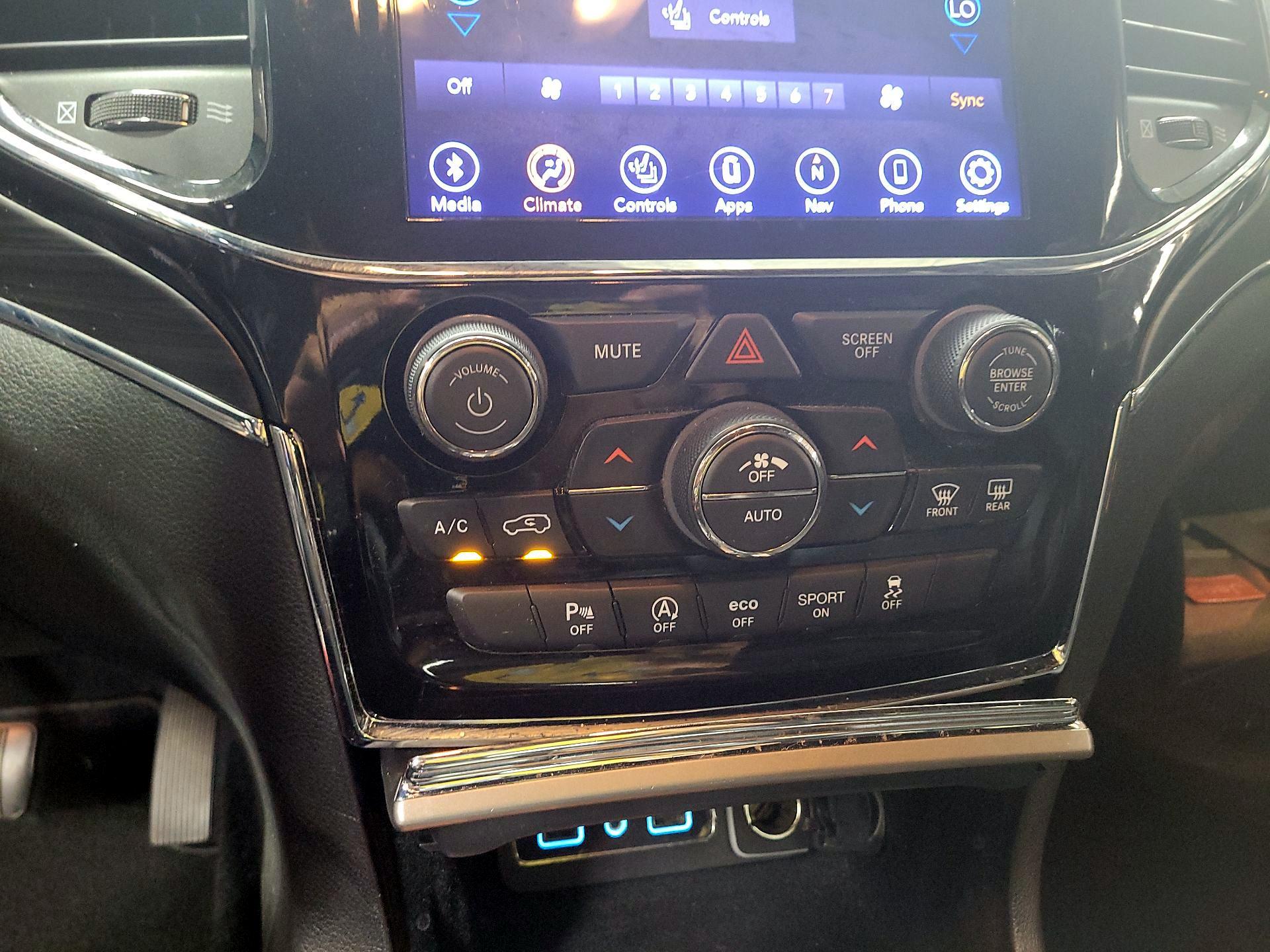 Thumbnail: 2020 Jeep Grand Cherokee - 16