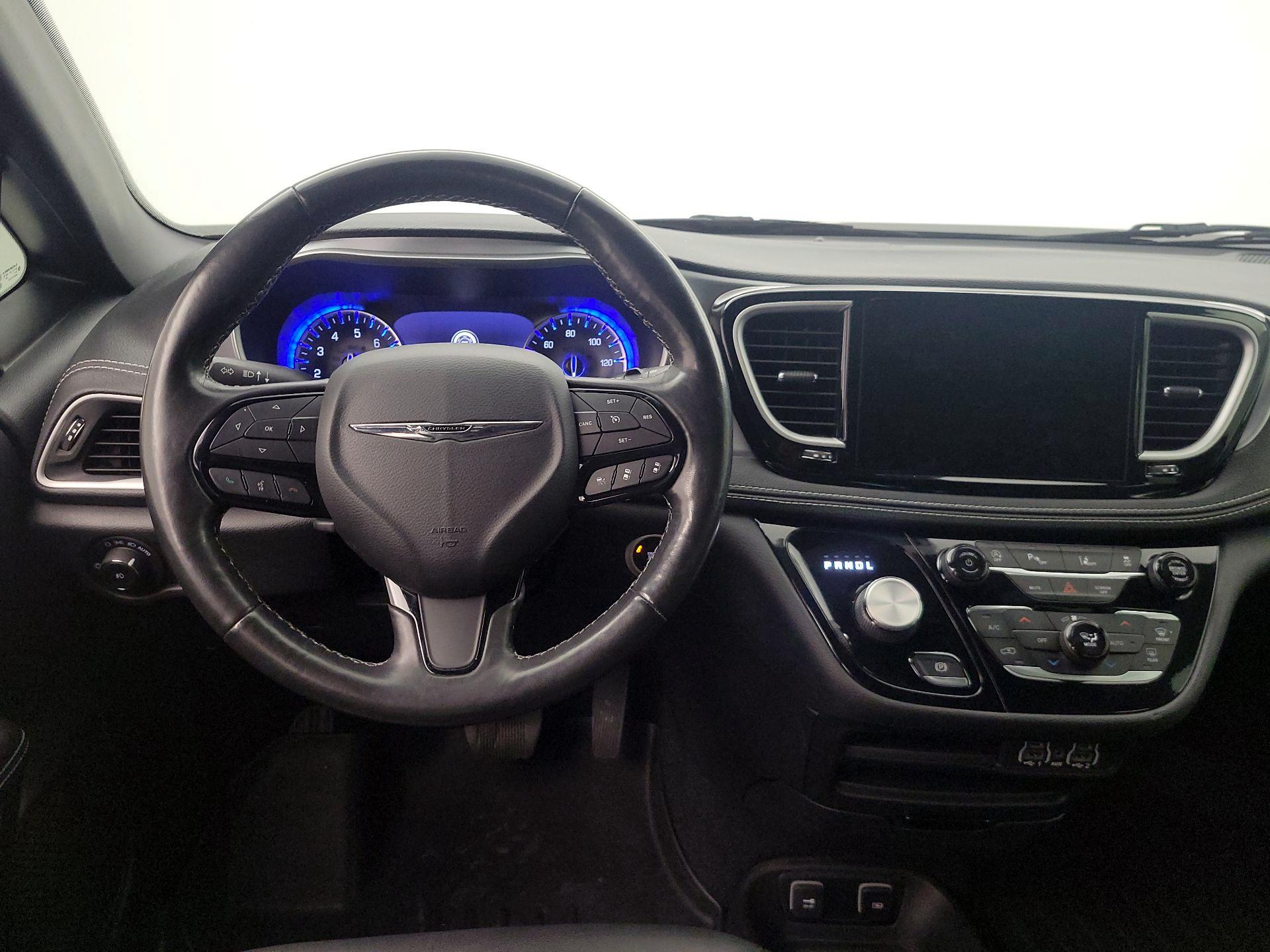 Thumbnail: 2021 Chrysler Pacifica - 10
