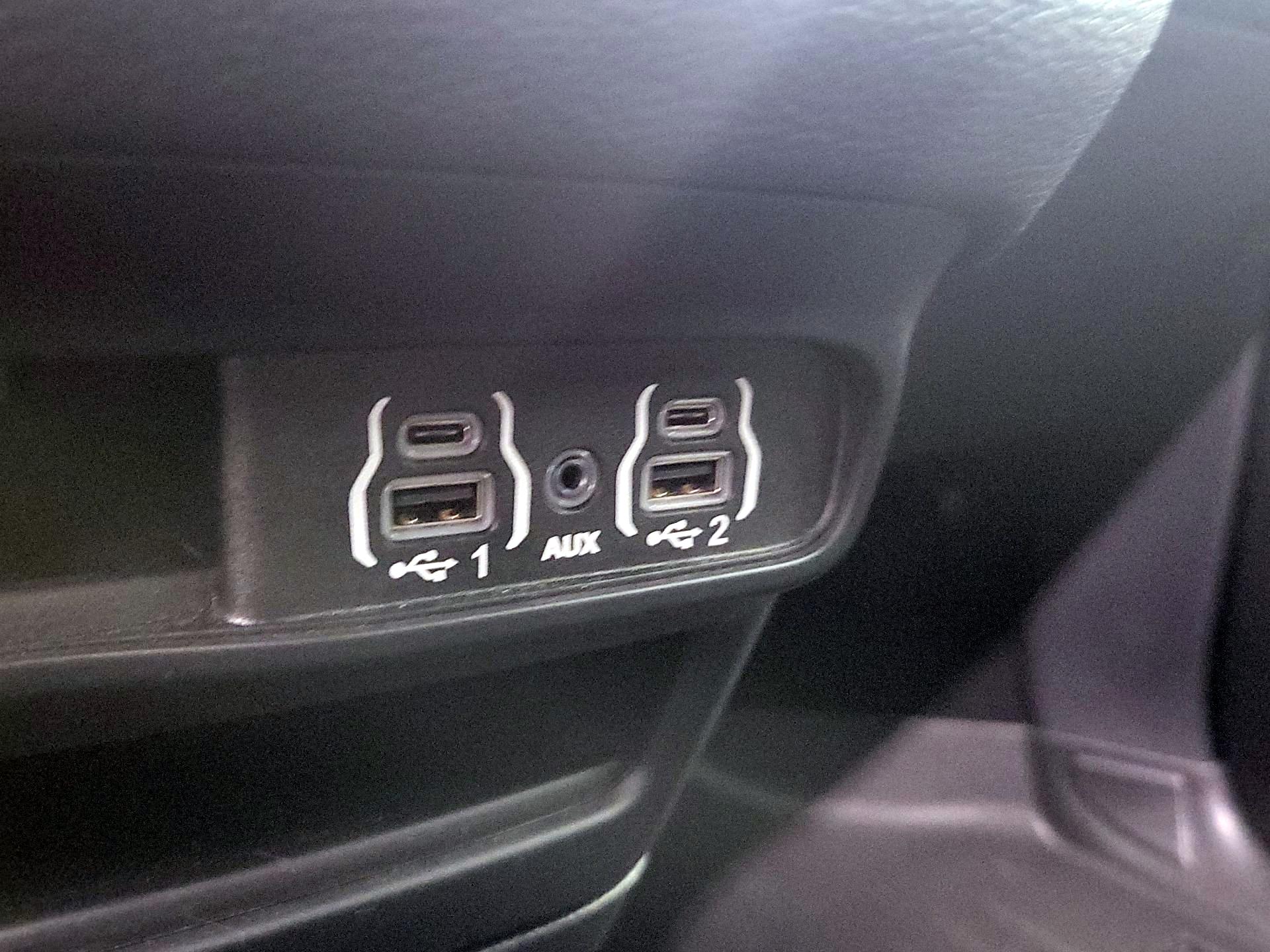 Thumbnail: 2021 Chrysler Pacifica - 18