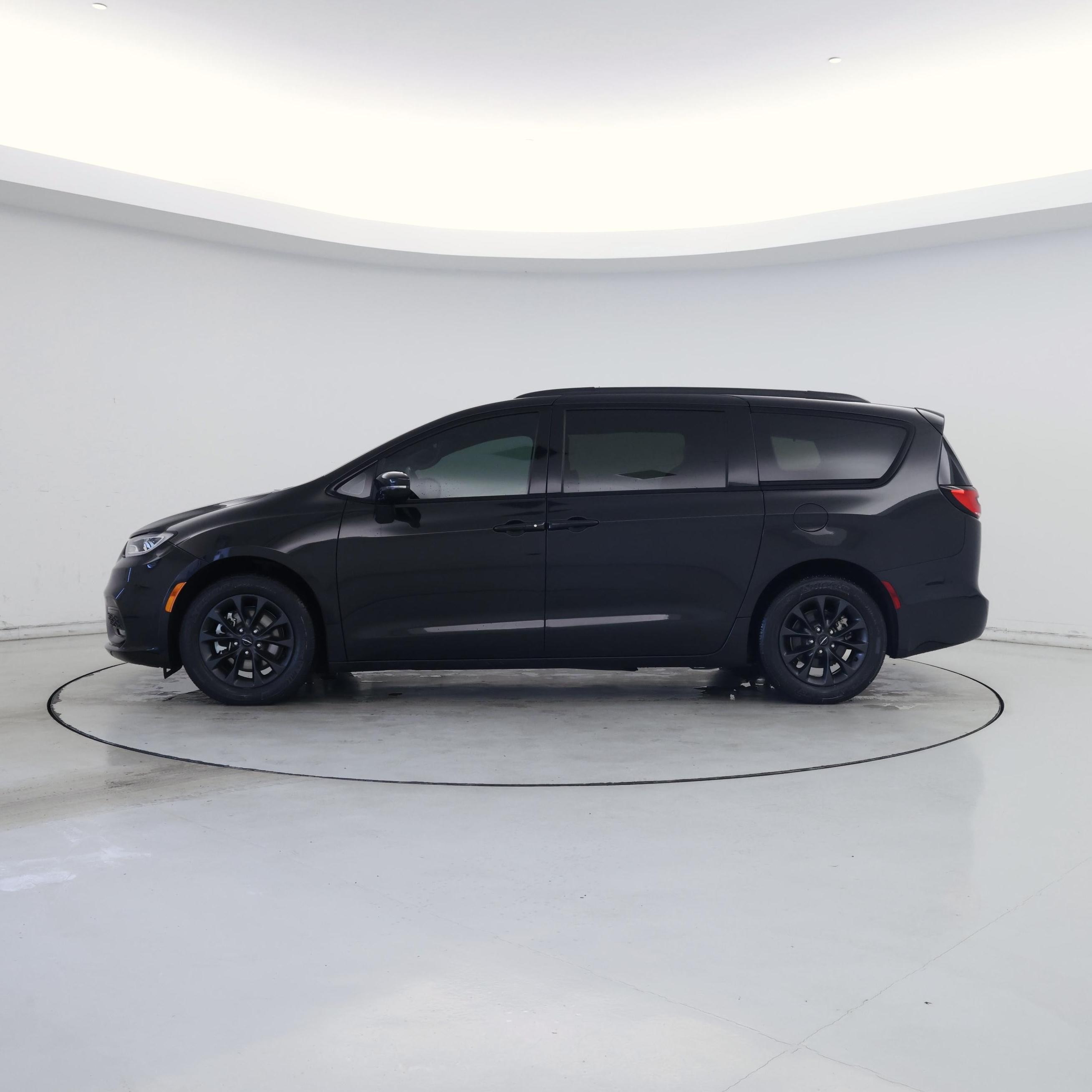 Thumbnail: 2021 Chrysler Pacifica - 3