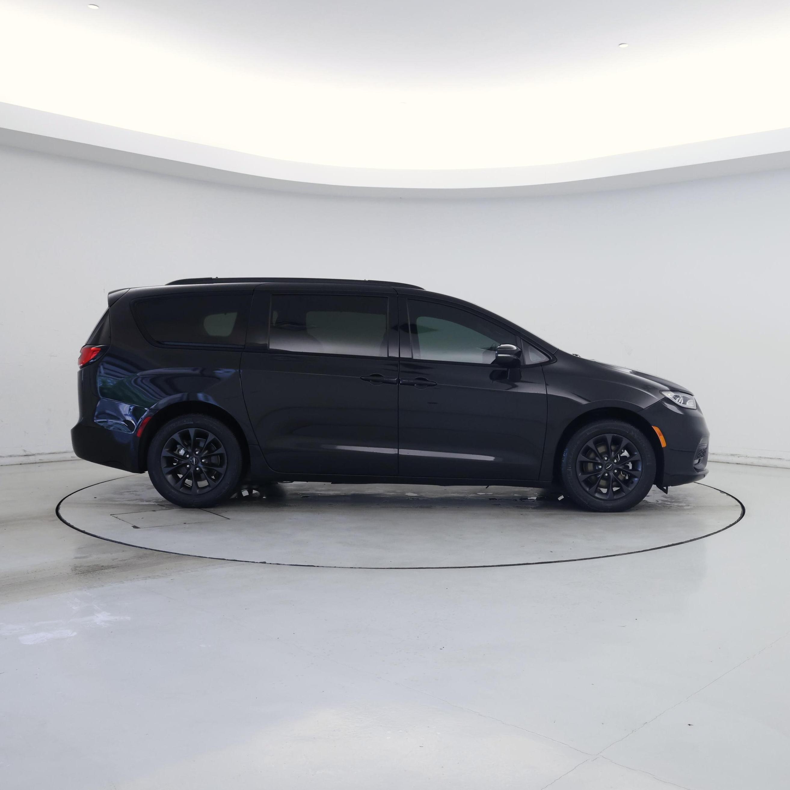Thumbnail: 2021 Chrysler Pacifica - 7