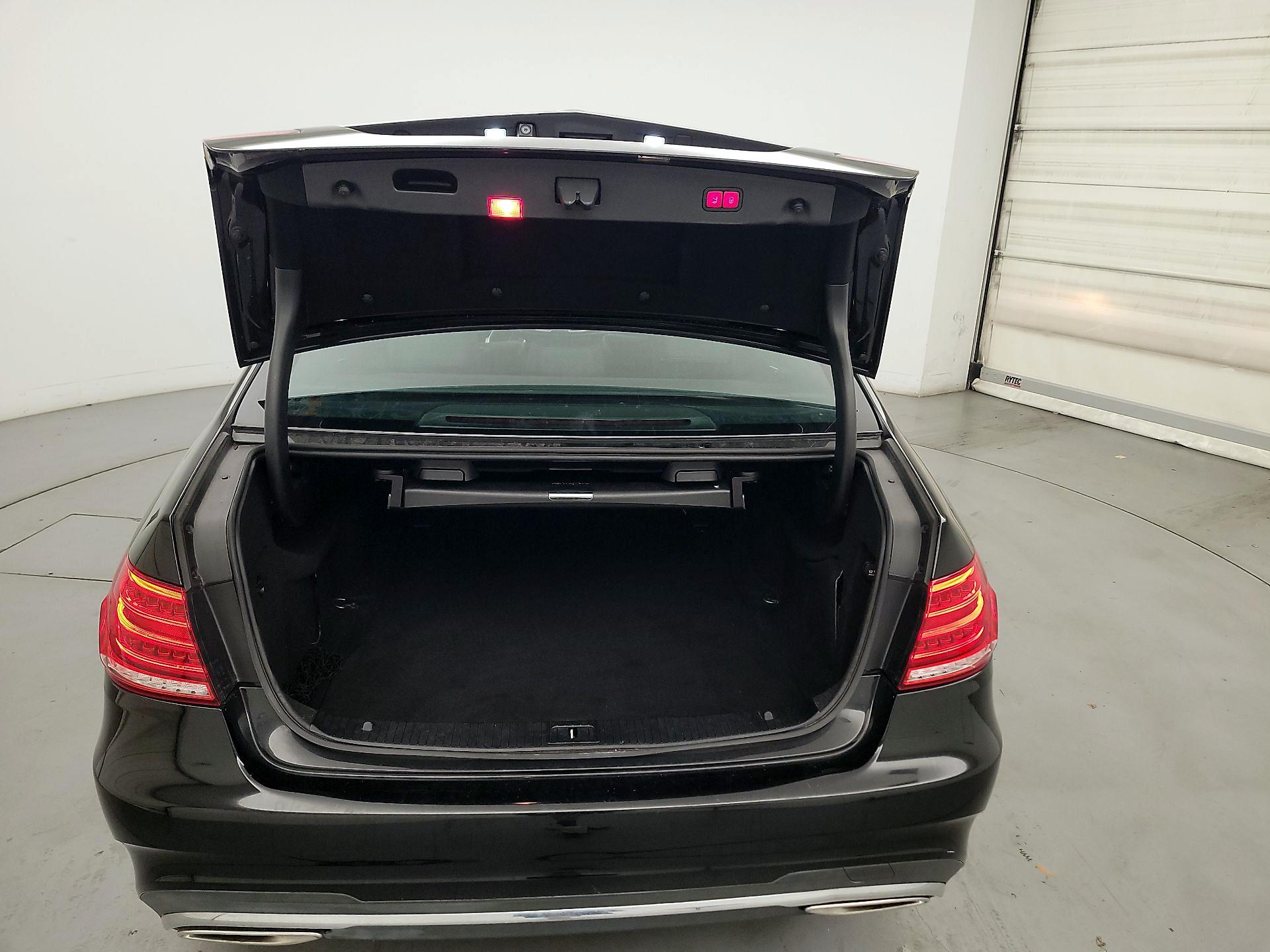Thumbnail: 2016 Mercedes-Benz E-Class - 16