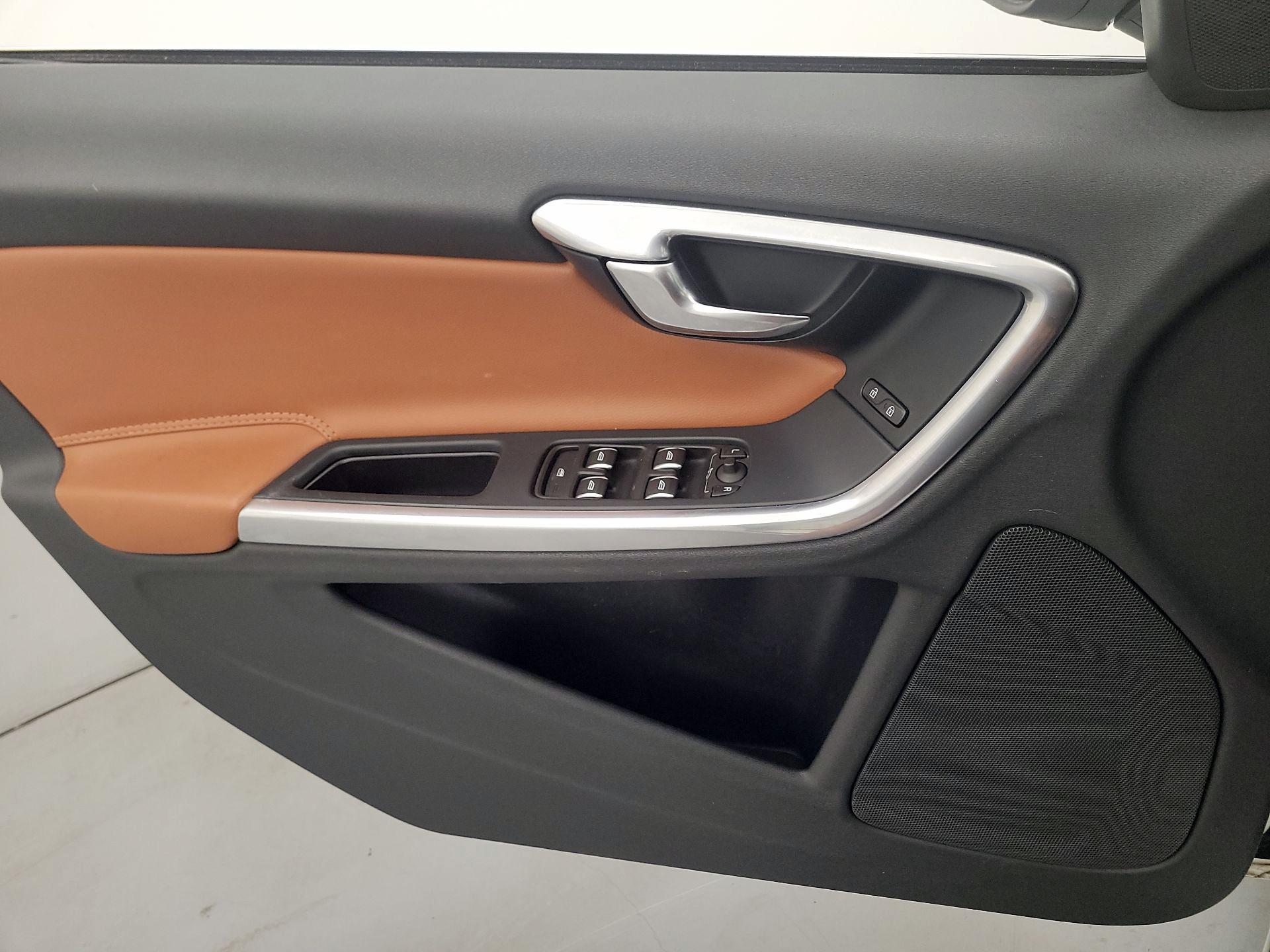 Thumbnail: 2016 Volvo S60 - 12