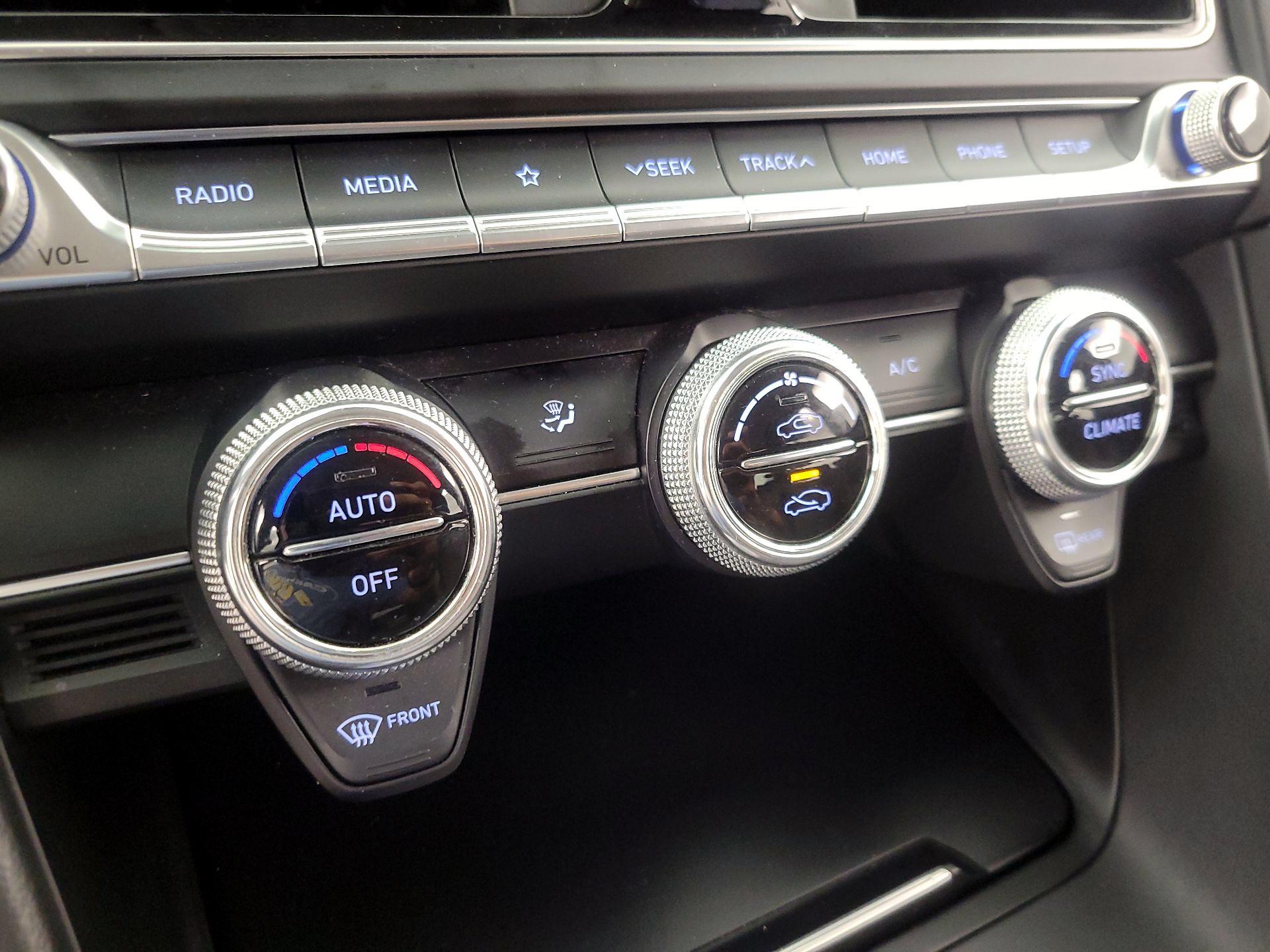Thumbnail: 2020 Genesis G70 - 16