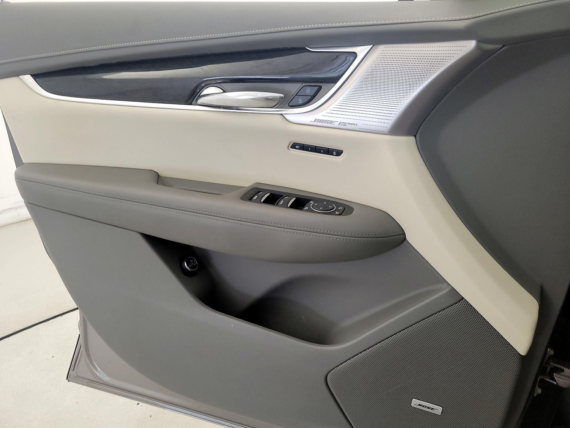 Thumbnail: 2022 Cadillac XT6 - 12