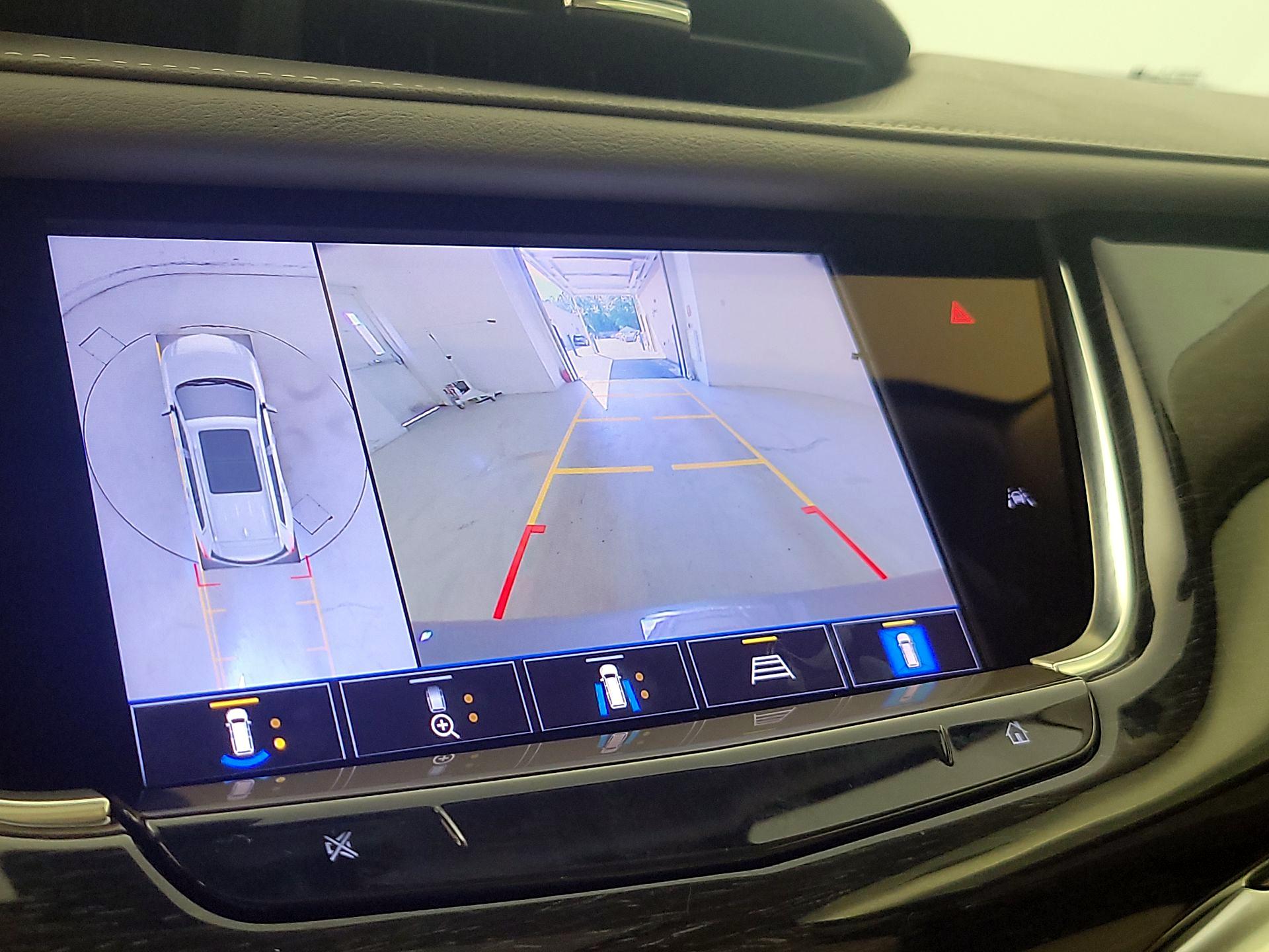 Thumbnail: 2022 Cadillac XT6 - 15