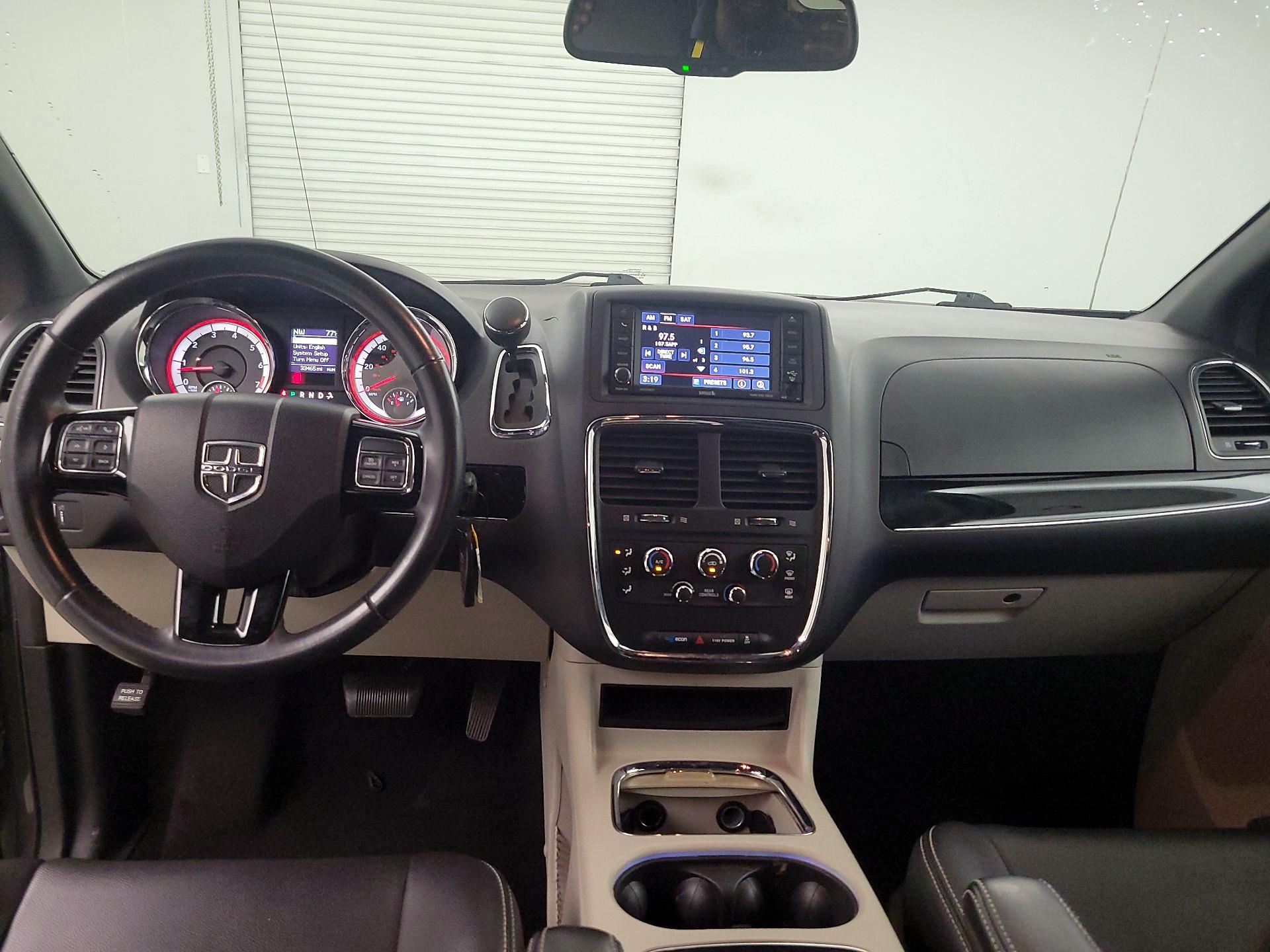 Thumbnail: 2017 Dodge Grand Caravan - 9