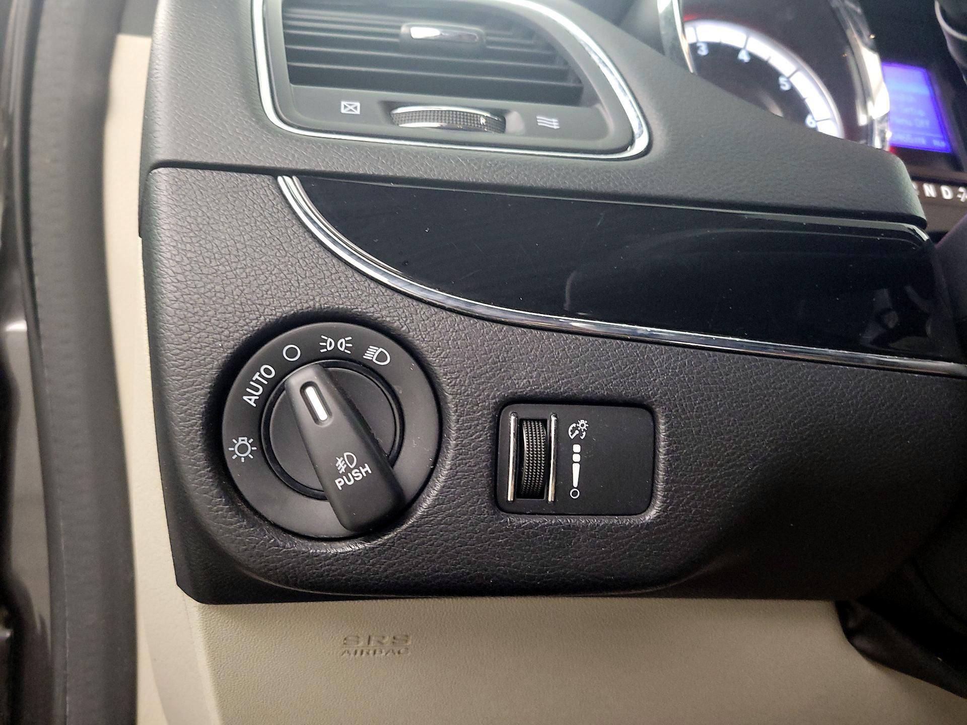 Thumbnail: 2017 Dodge Grand Caravan - 13