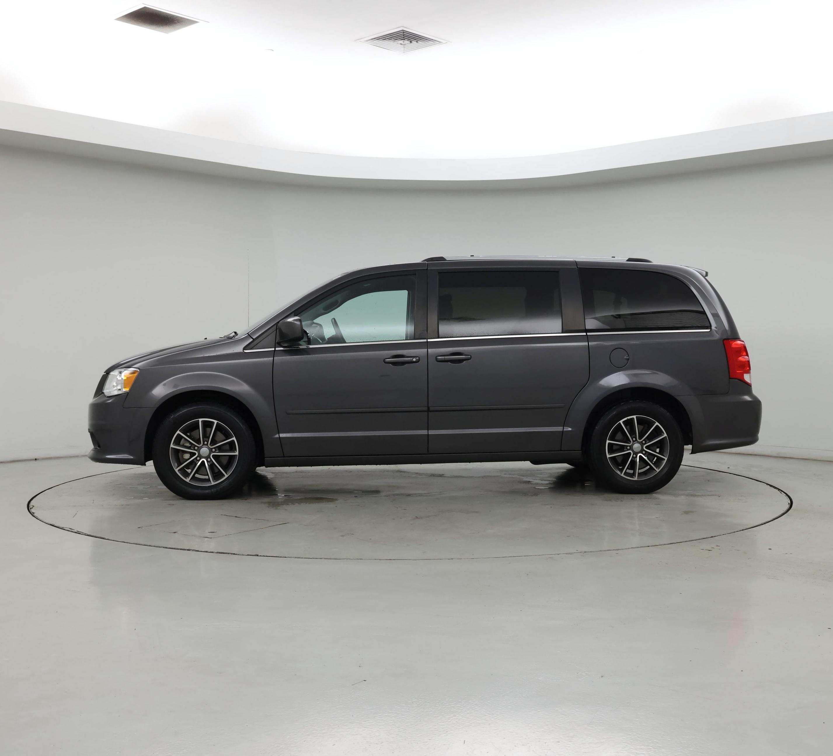 Thumbnail: 2017 Dodge Grand Caravan - 3