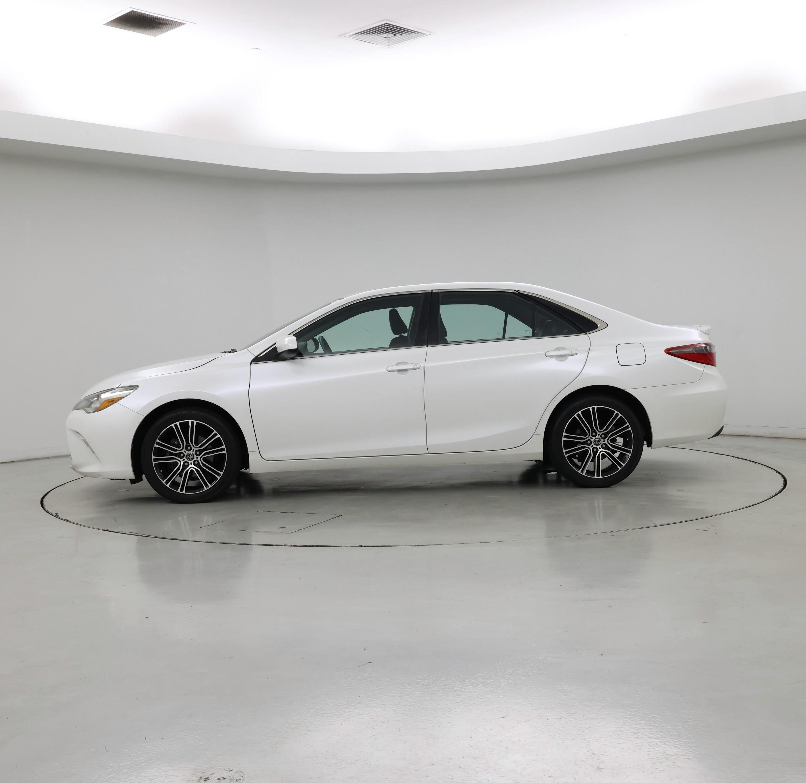 Thumbnail: 2016 Toyota Camry - 3