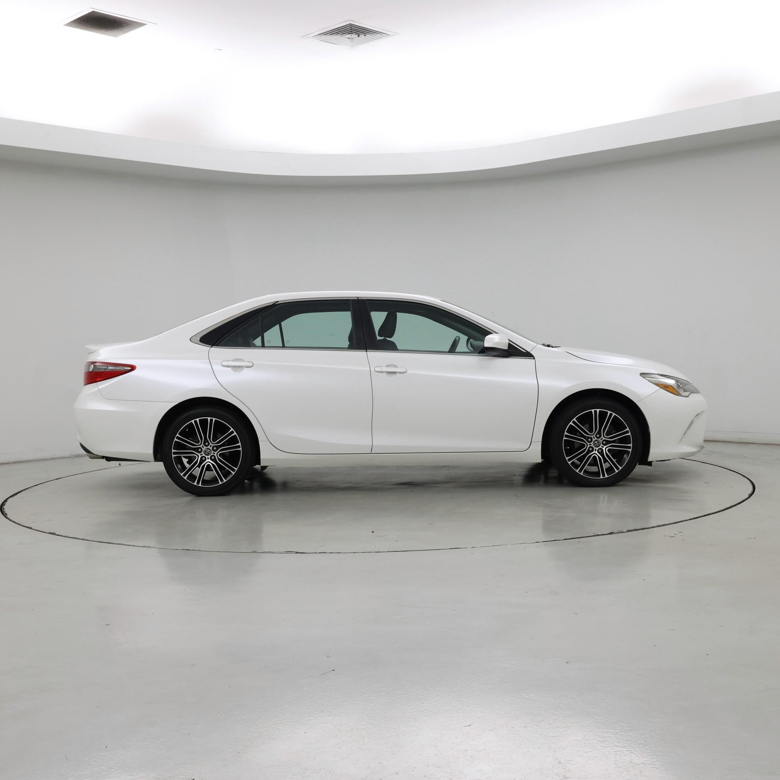 Thumbnail: 2016 Toyota Camry - 7