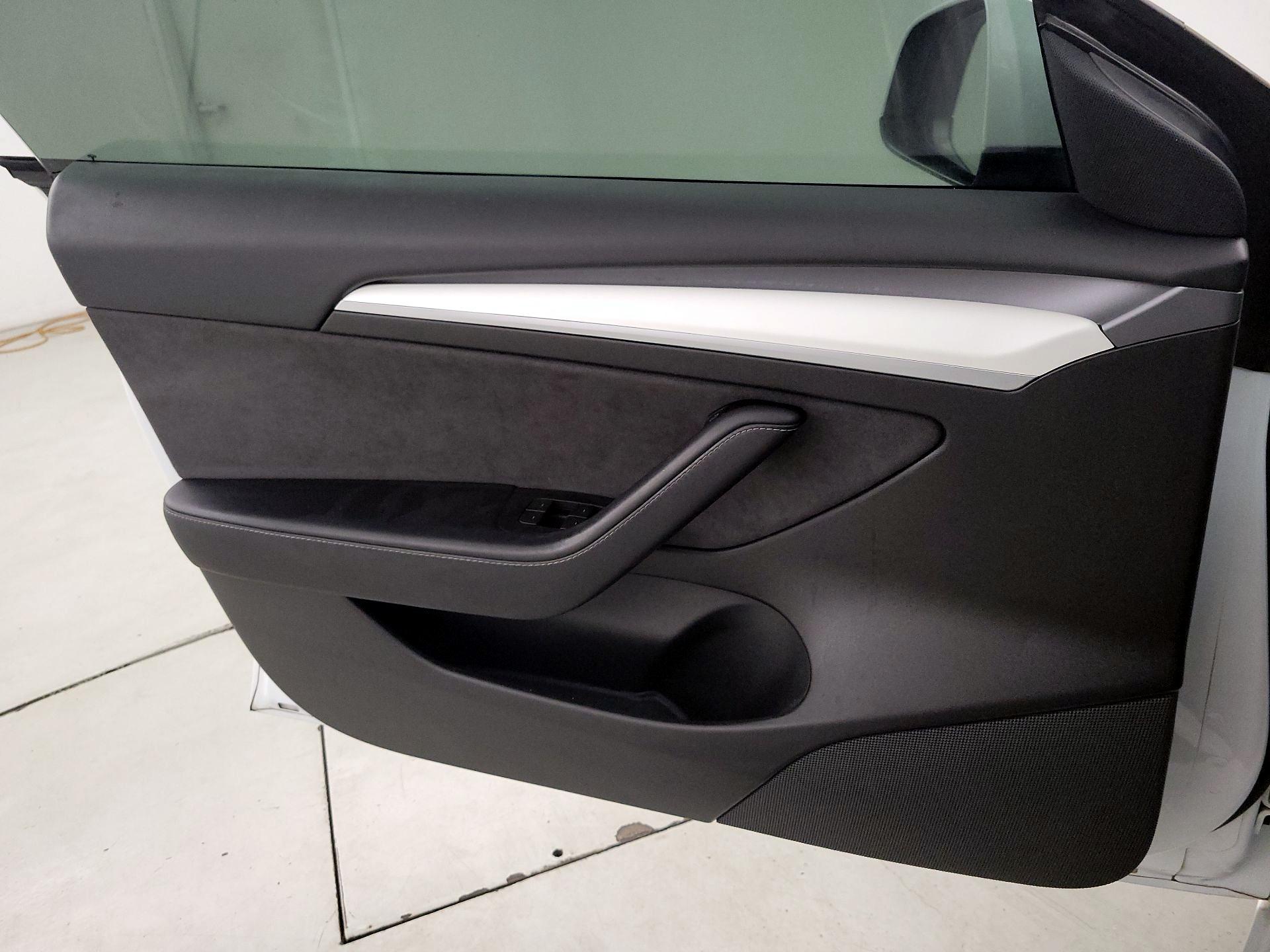 Thumbnail: 2021 Tesla Model 3 - 12