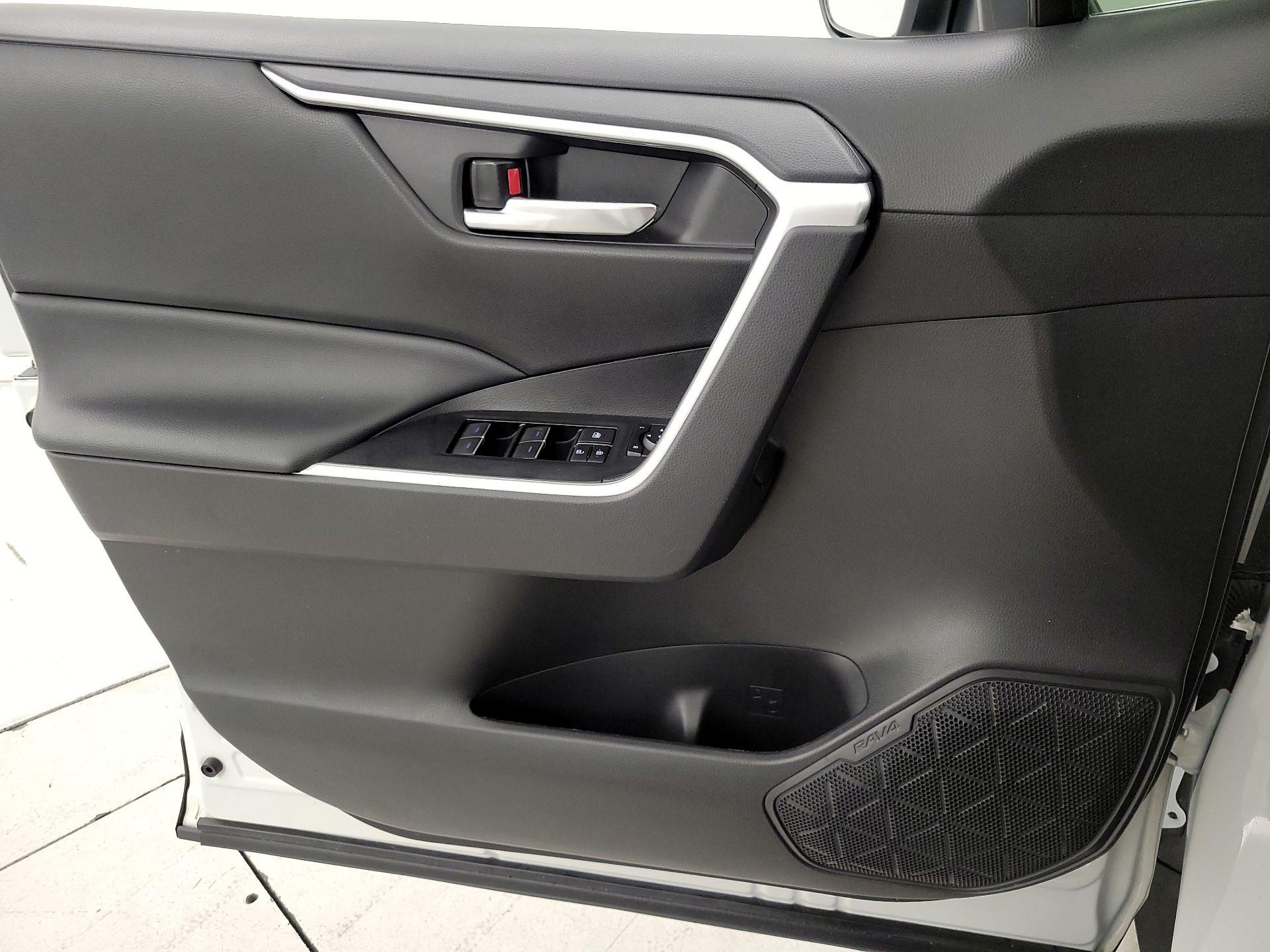 Thumbnail: 2022 Toyota RAV4 - 12