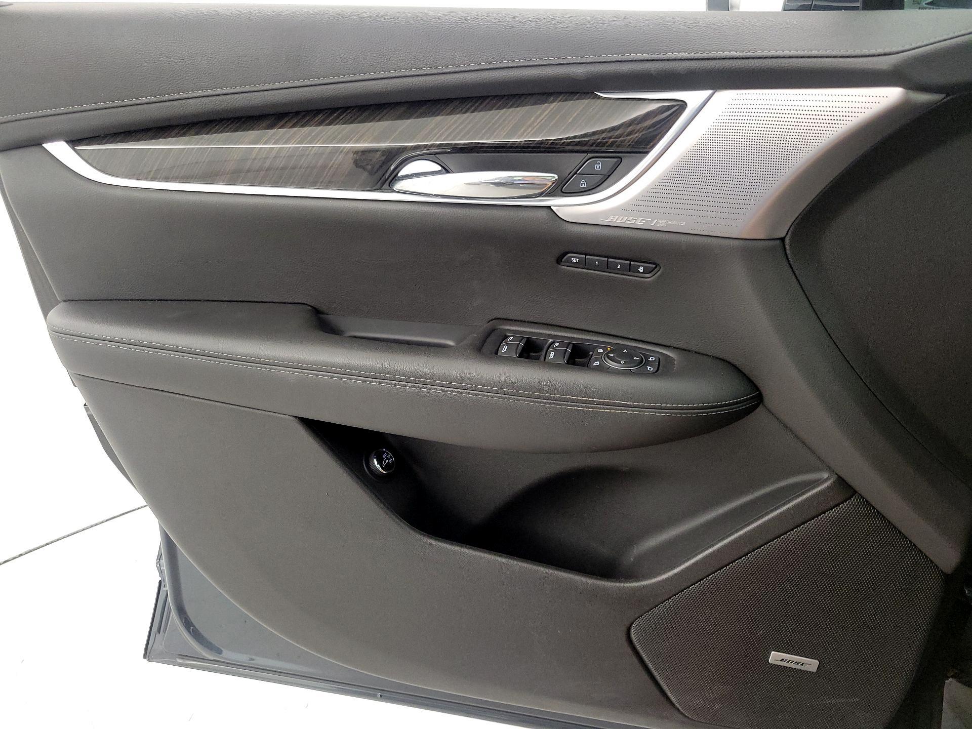Thumbnail: 2020 Cadillac XT6 - 12