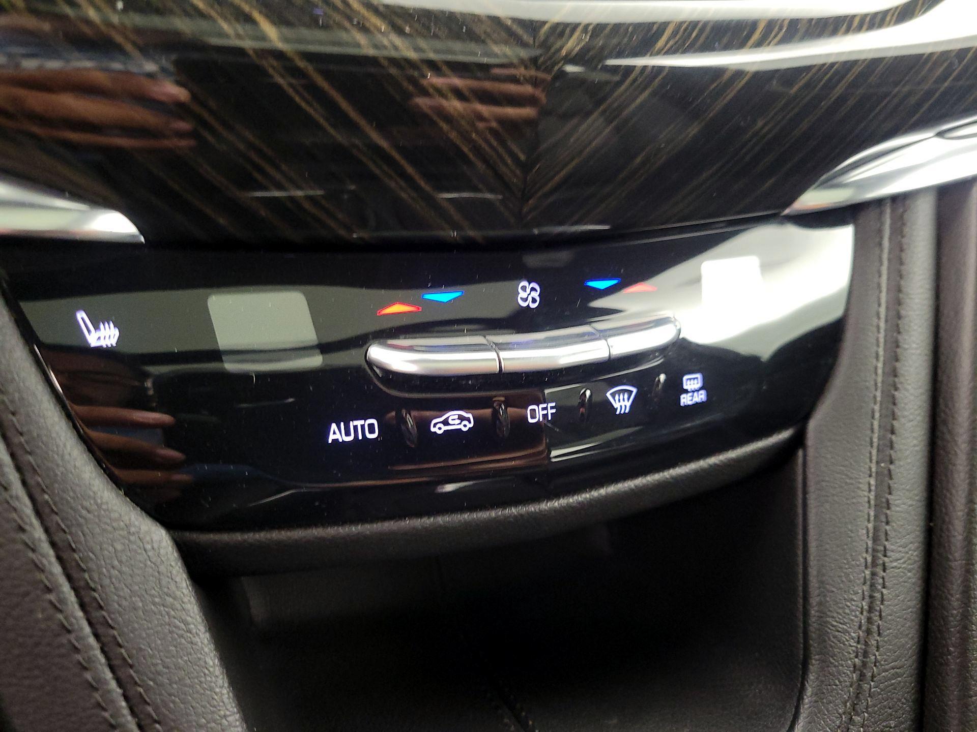 Thumbnail: 2020 Cadillac XT6 - 16