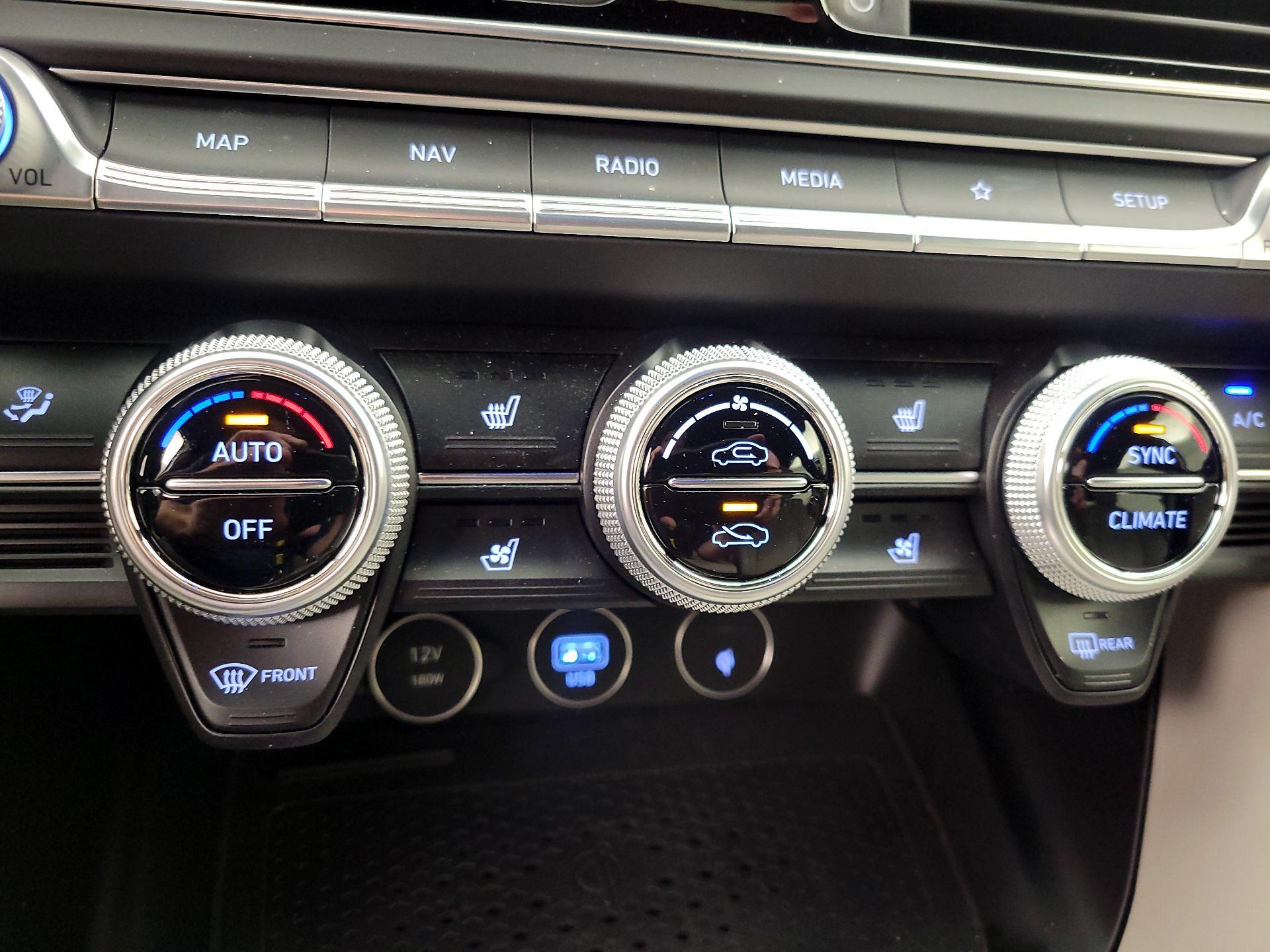 Thumbnail: 2023 Genesis G70 - 17