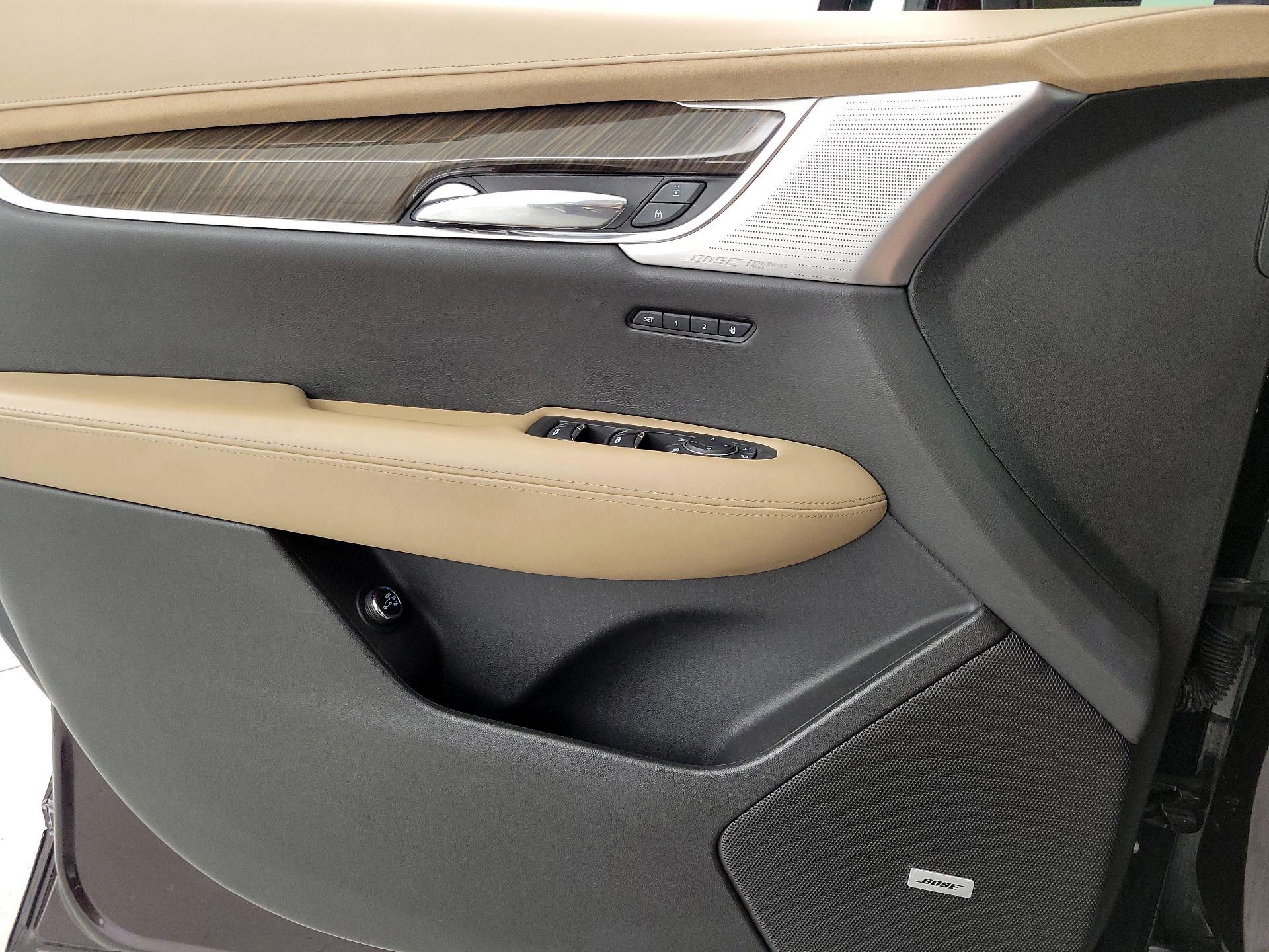 Thumbnail: 2021 Cadillac XT6 - 12
