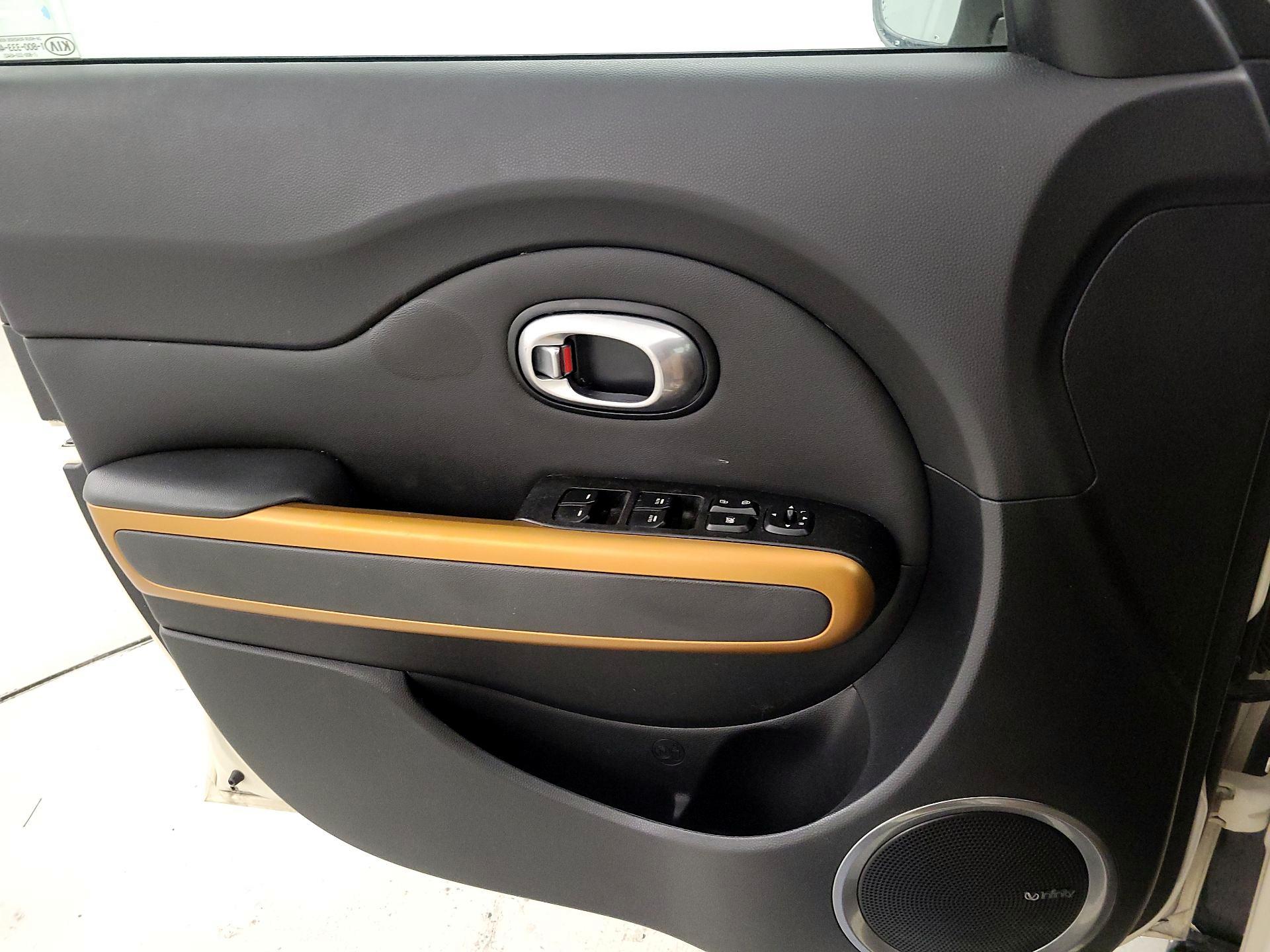 Thumbnail: 2016 Kia Soul - 10