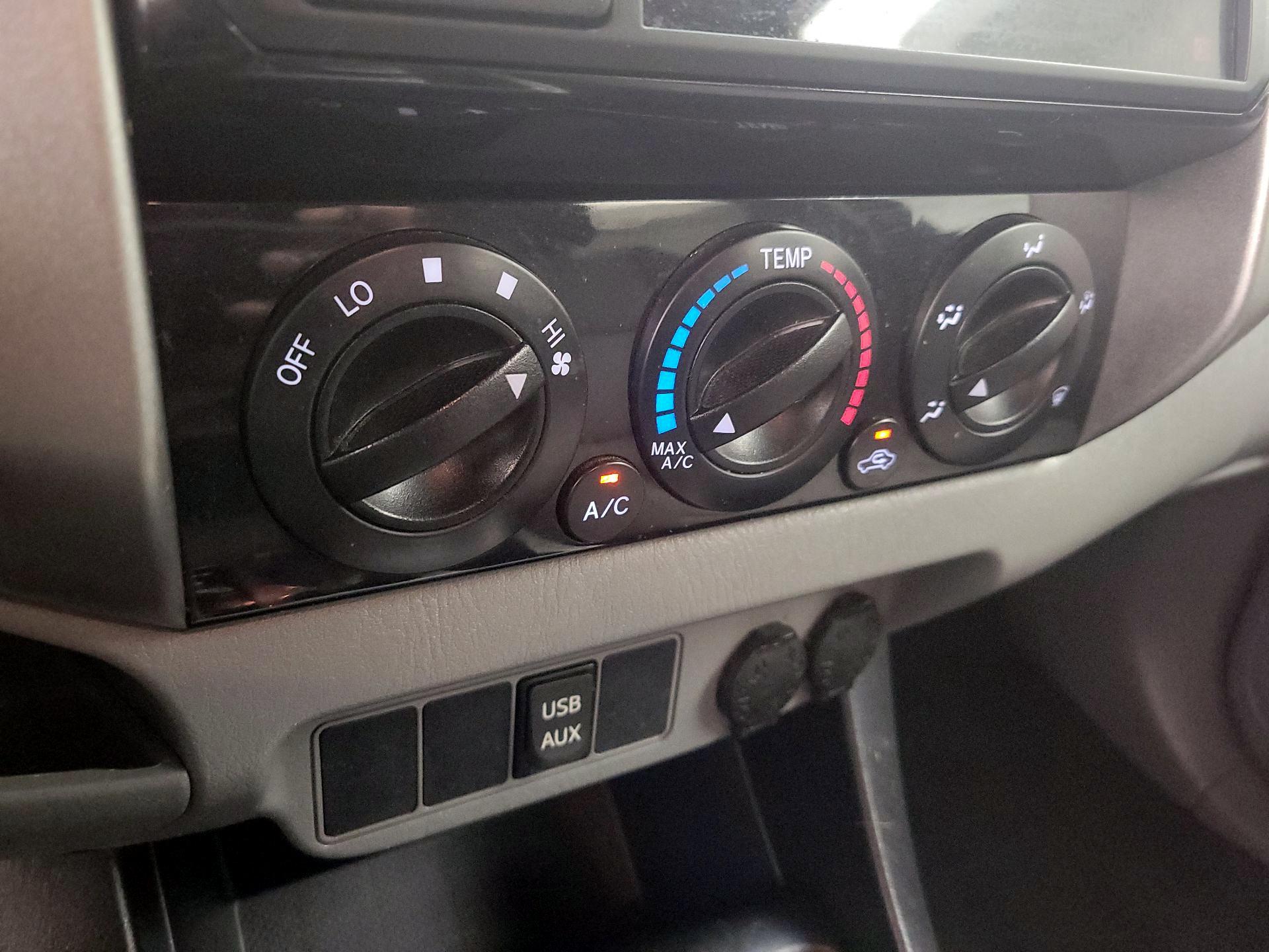 Thumbnail: 2015 Toyota Tacoma - 14