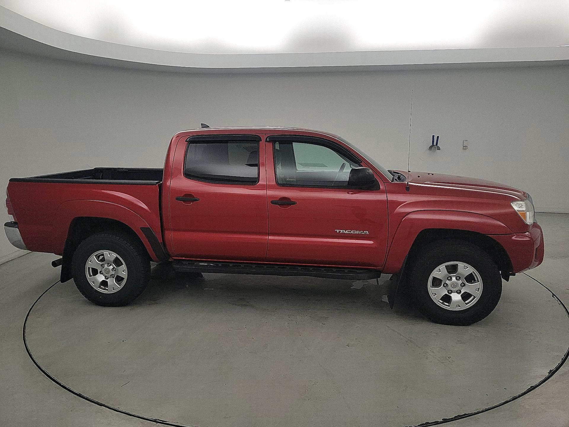 Thumbnail: 2015 Toyota Tacoma - 4