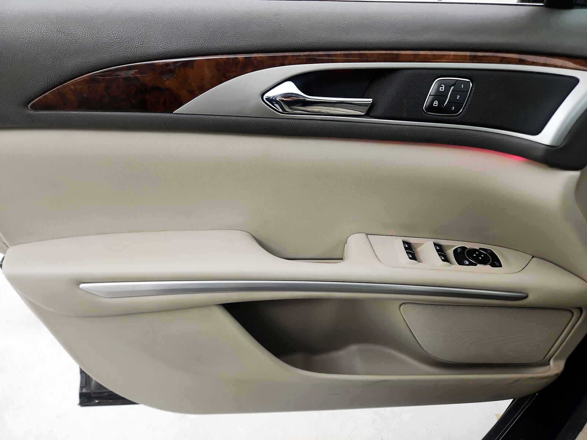 Thumbnail: 2016 Lincoln MKZ - 12