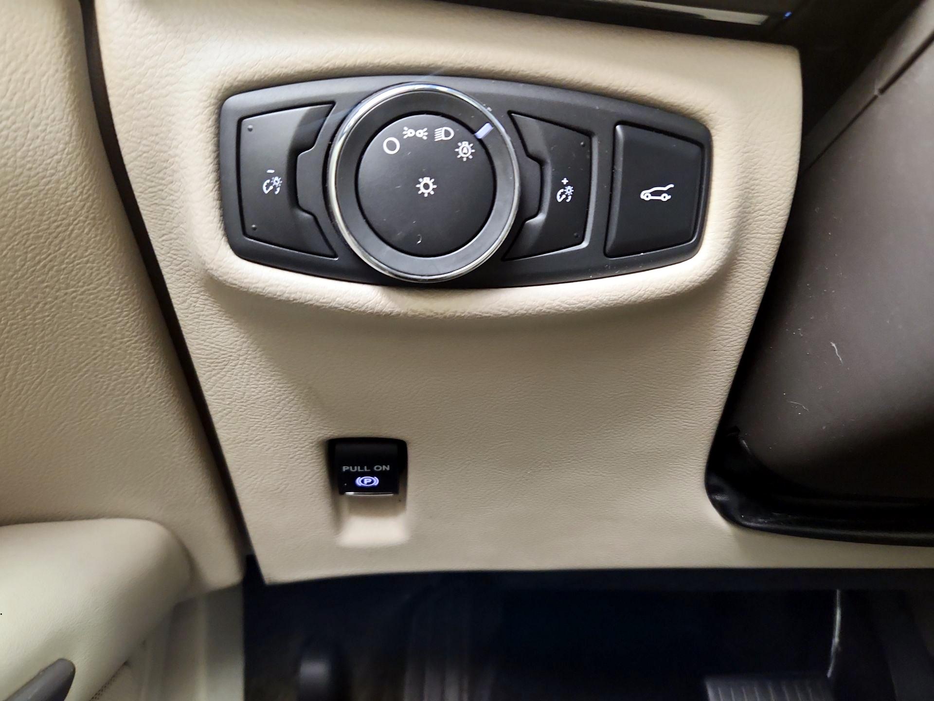 Thumbnail: 2016 Lincoln MKZ - 13