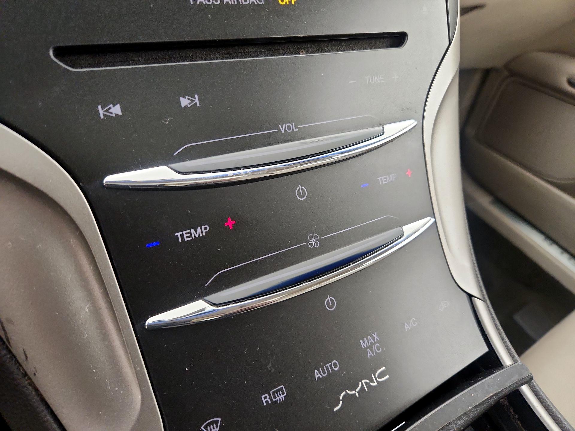 Thumbnail: 2016 Lincoln MKZ - 17