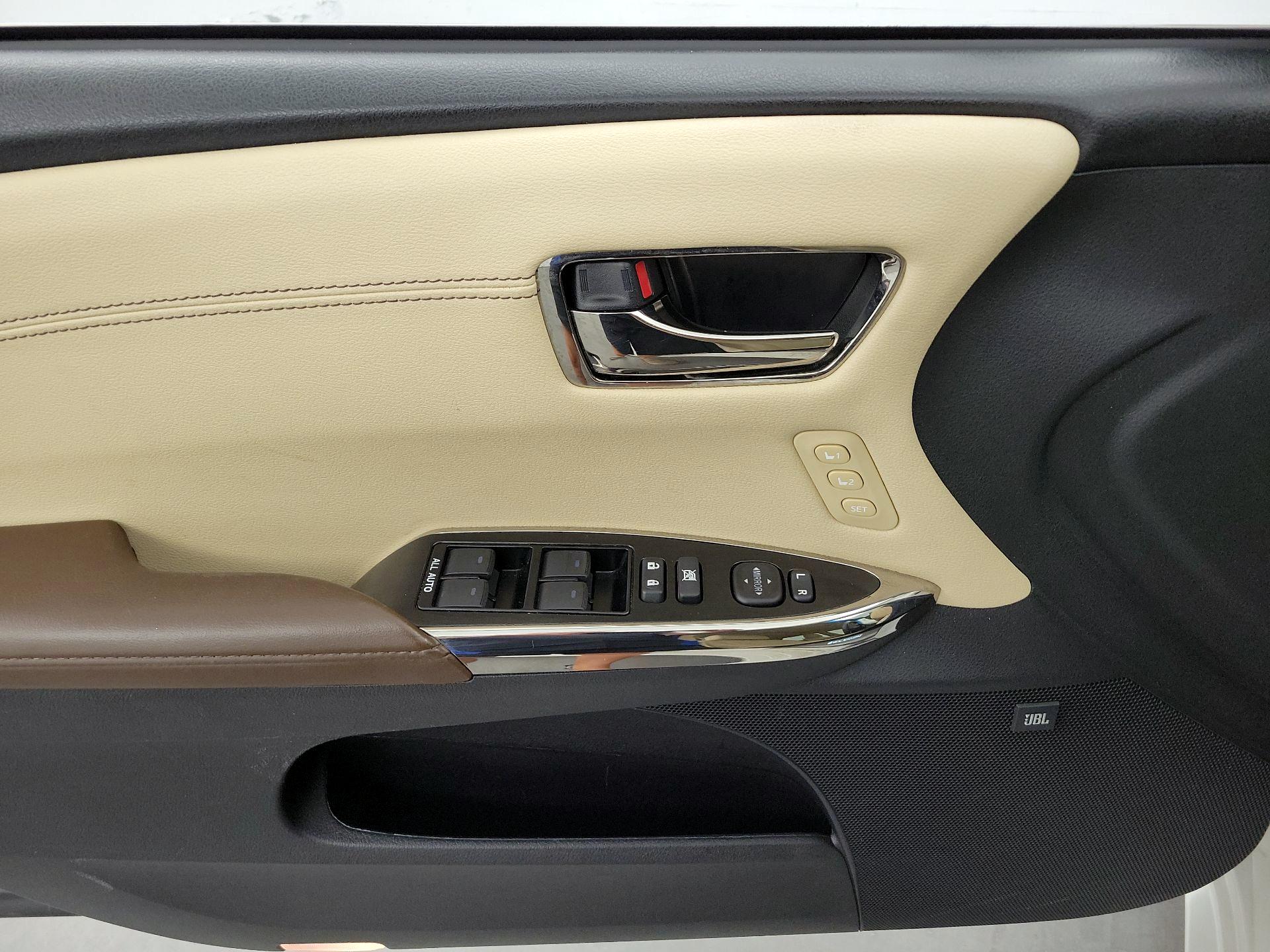 Thumbnail: 2016 Toyota Avalon - 12