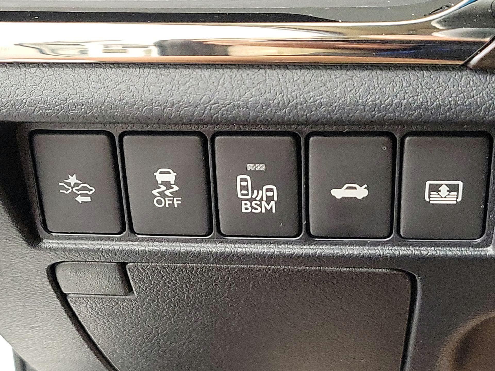 Thumbnail: 2016 Toyota Avalon - 13
