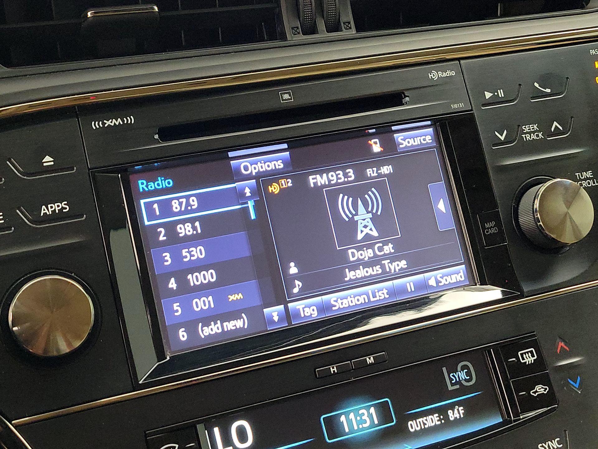 Thumbnail: 2016 Toyota Avalon - 16