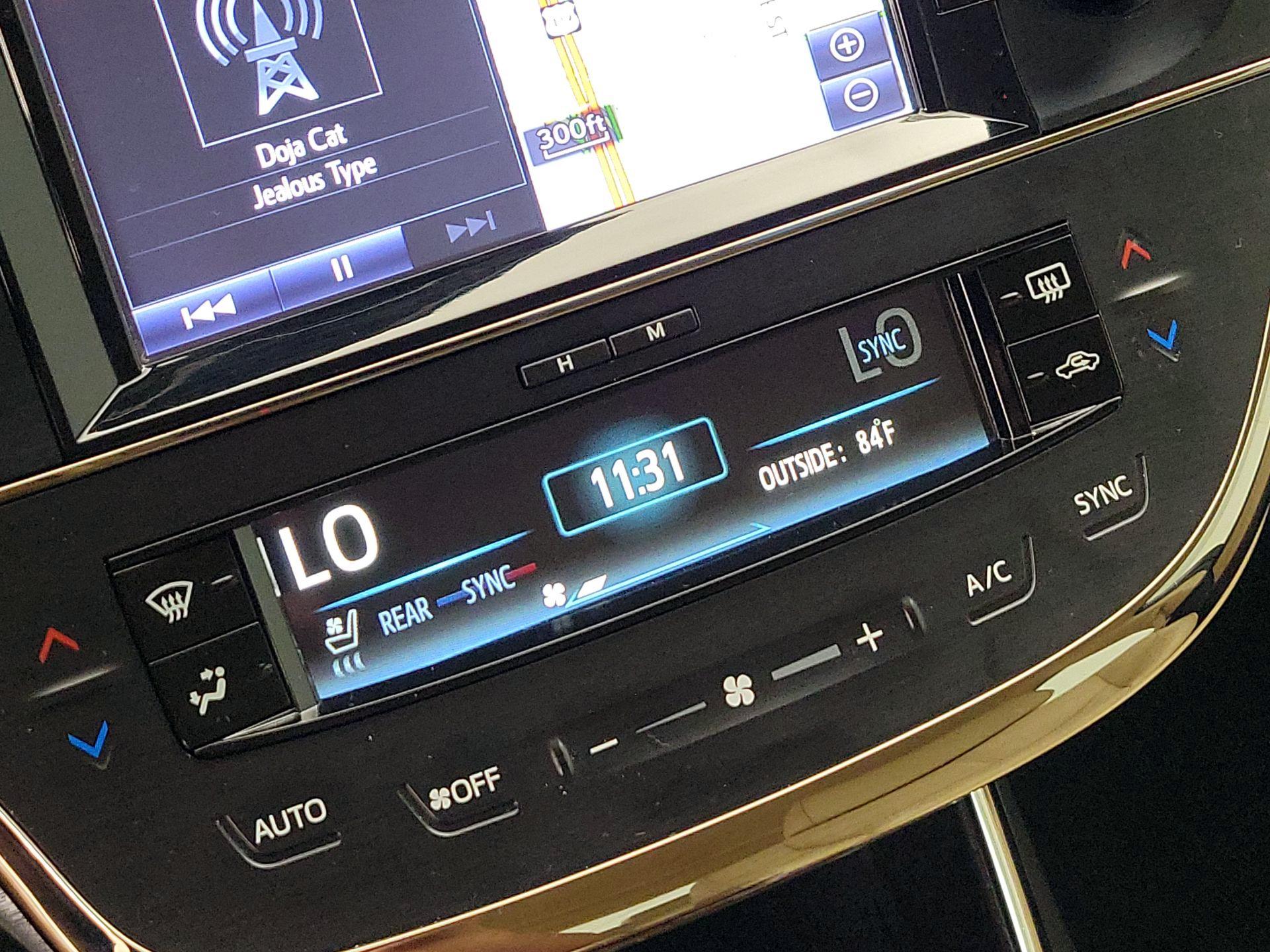 Thumbnail: 2016 Toyota Avalon - 17