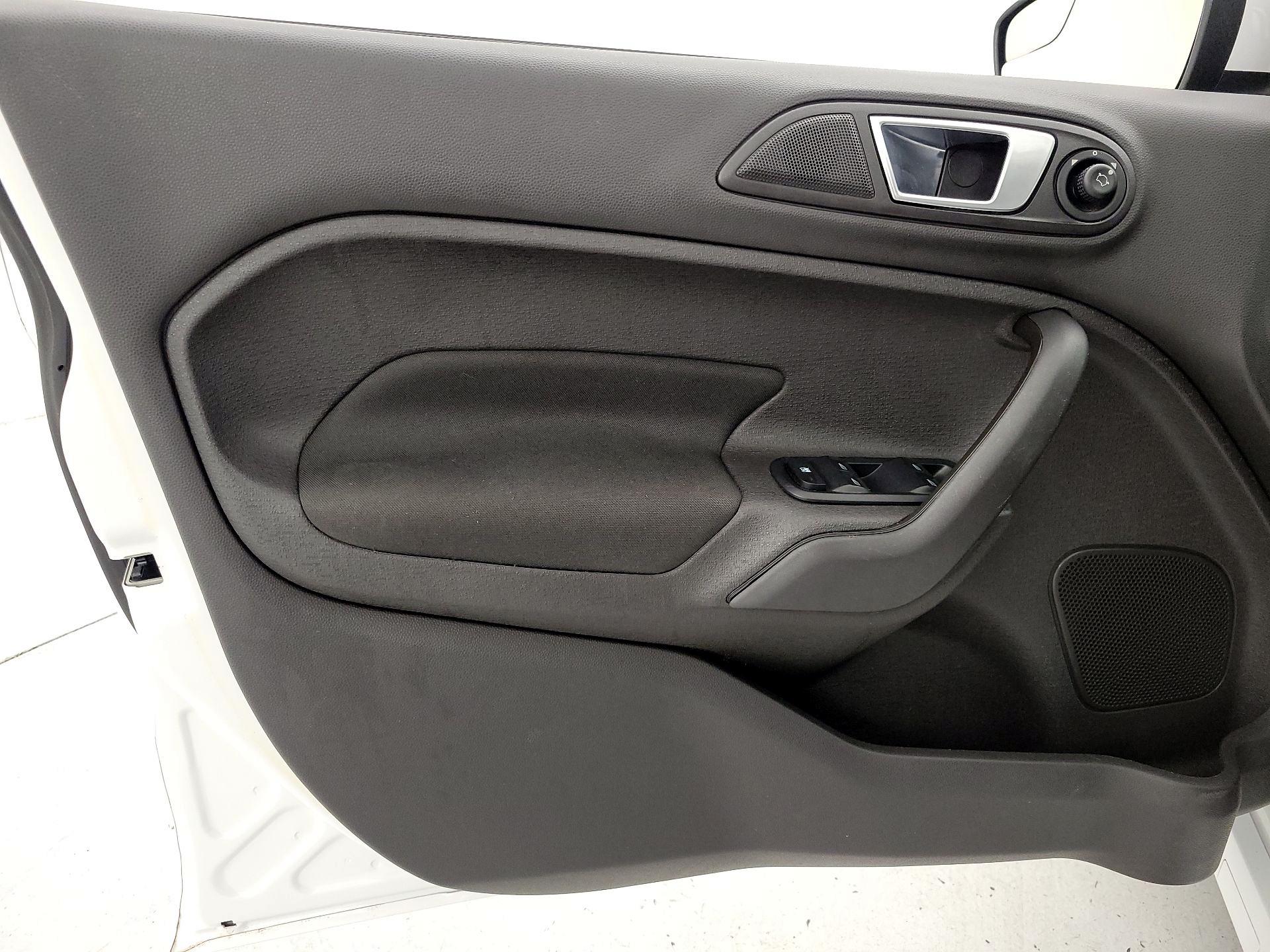 Thumbnail: 2015 Ford Fiesta - 12