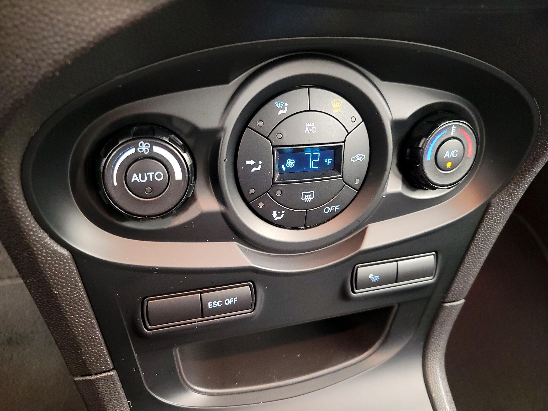Thumbnail: 2015 Ford Fiesta - 15