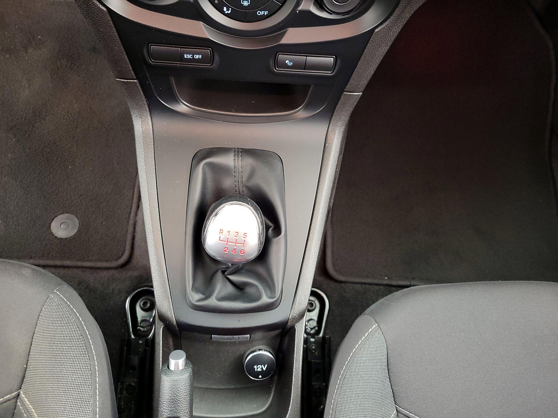 Thumbnail: 2015 Ford Fiesta - 16