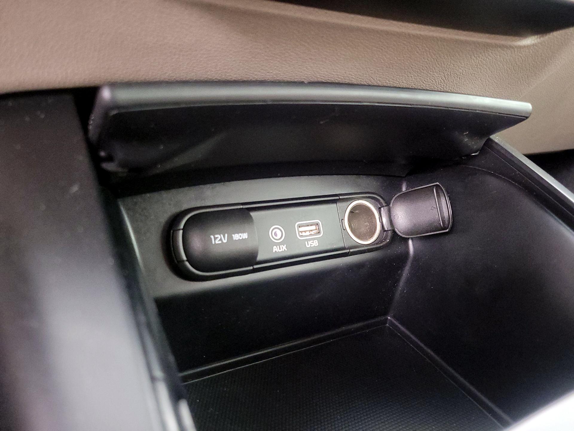 Thumbnail: 2020 Kia Sorento - 18