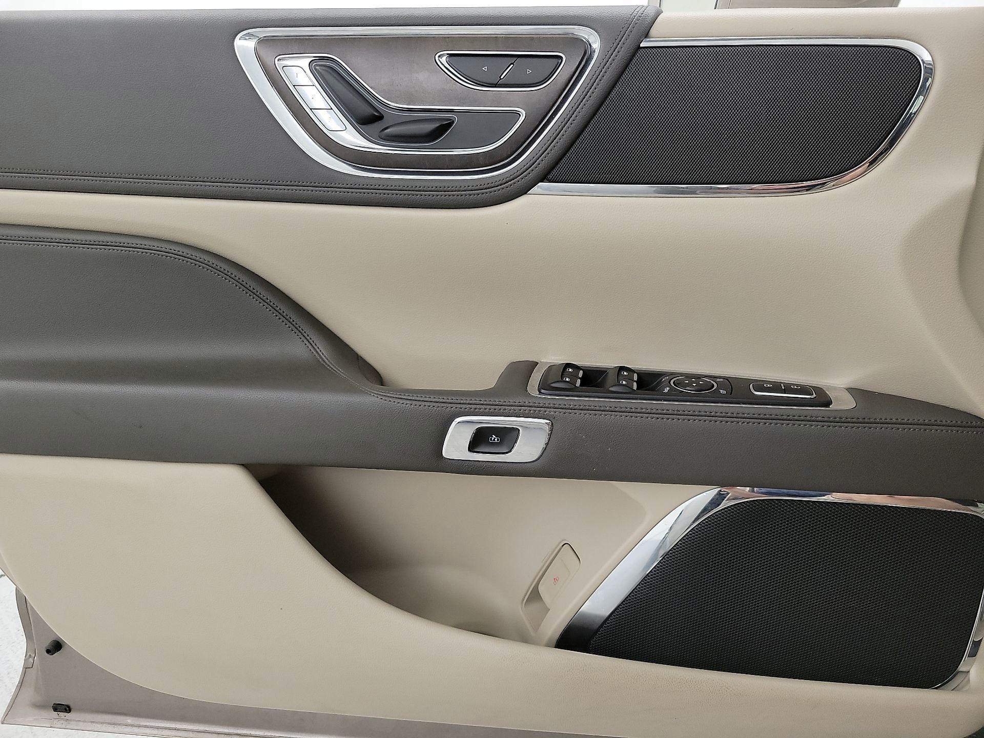 Thumbnail: 2018 Lincoln Continental - 12