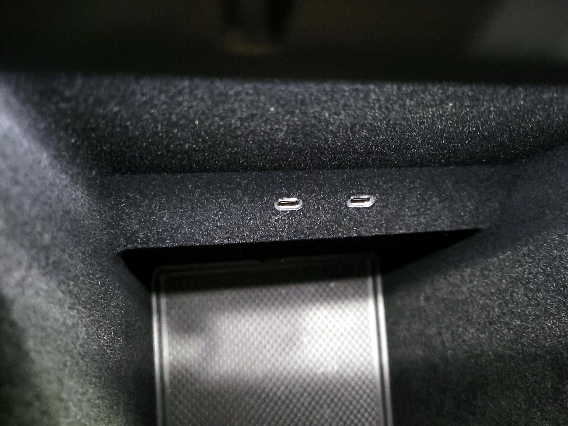 Thumbnail: 2024 Rivian R1T - 18