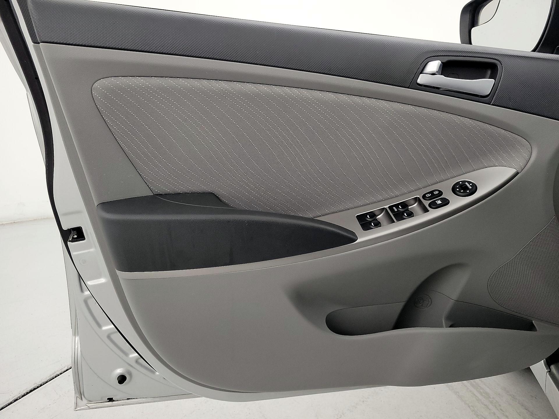 Thumbnail: 2015 Hyundai Accent - 12