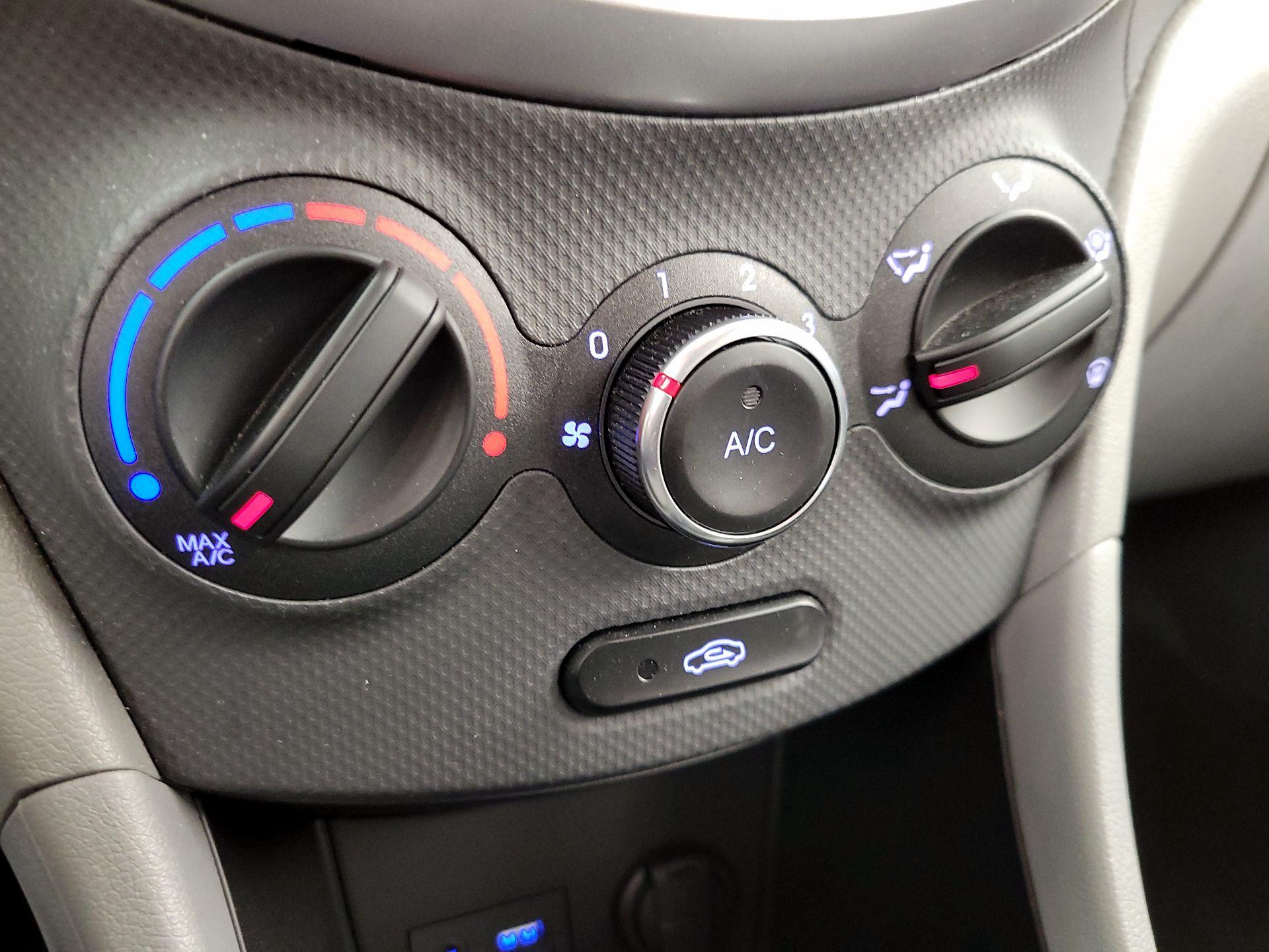 Thumbnail: 2015 Hyundai Accent - 15