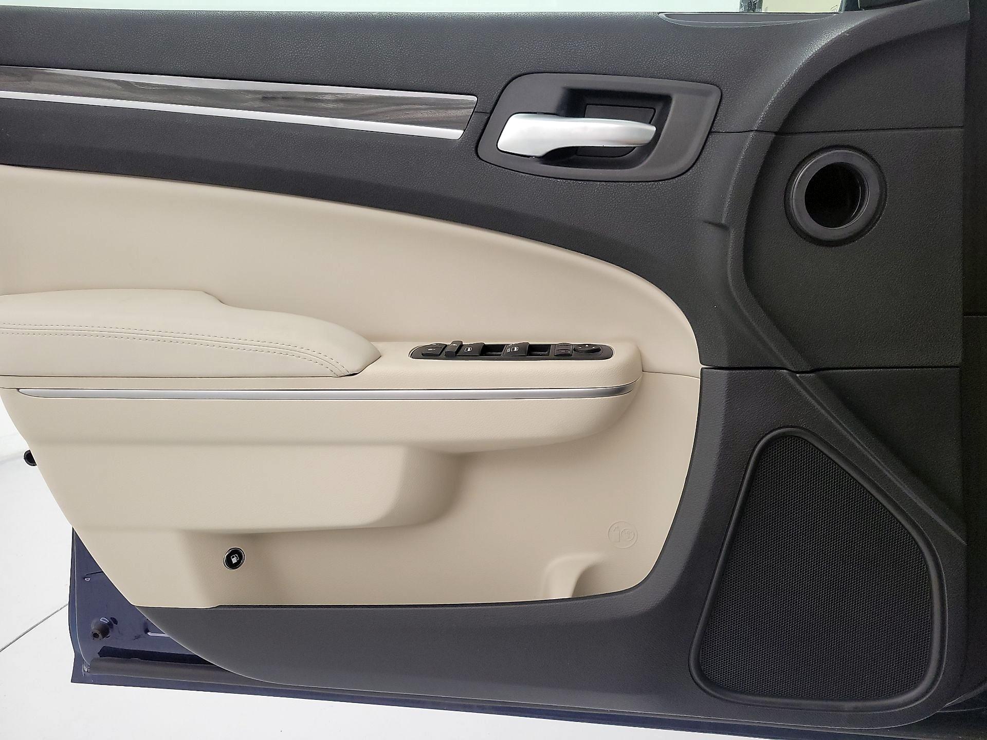 Thumbnail: 2015 Chrysler 300 - 10