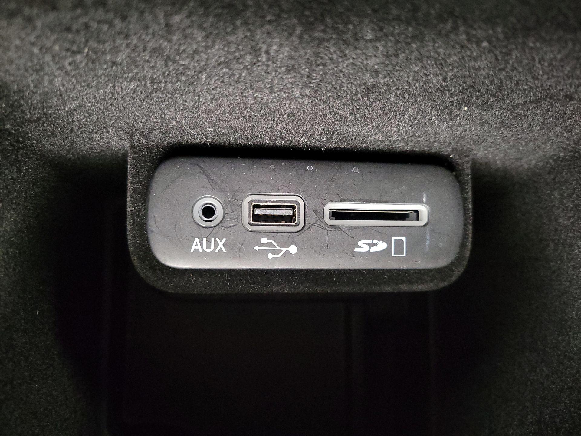 Thumbnail: 2015 Chrysler 300 - 17